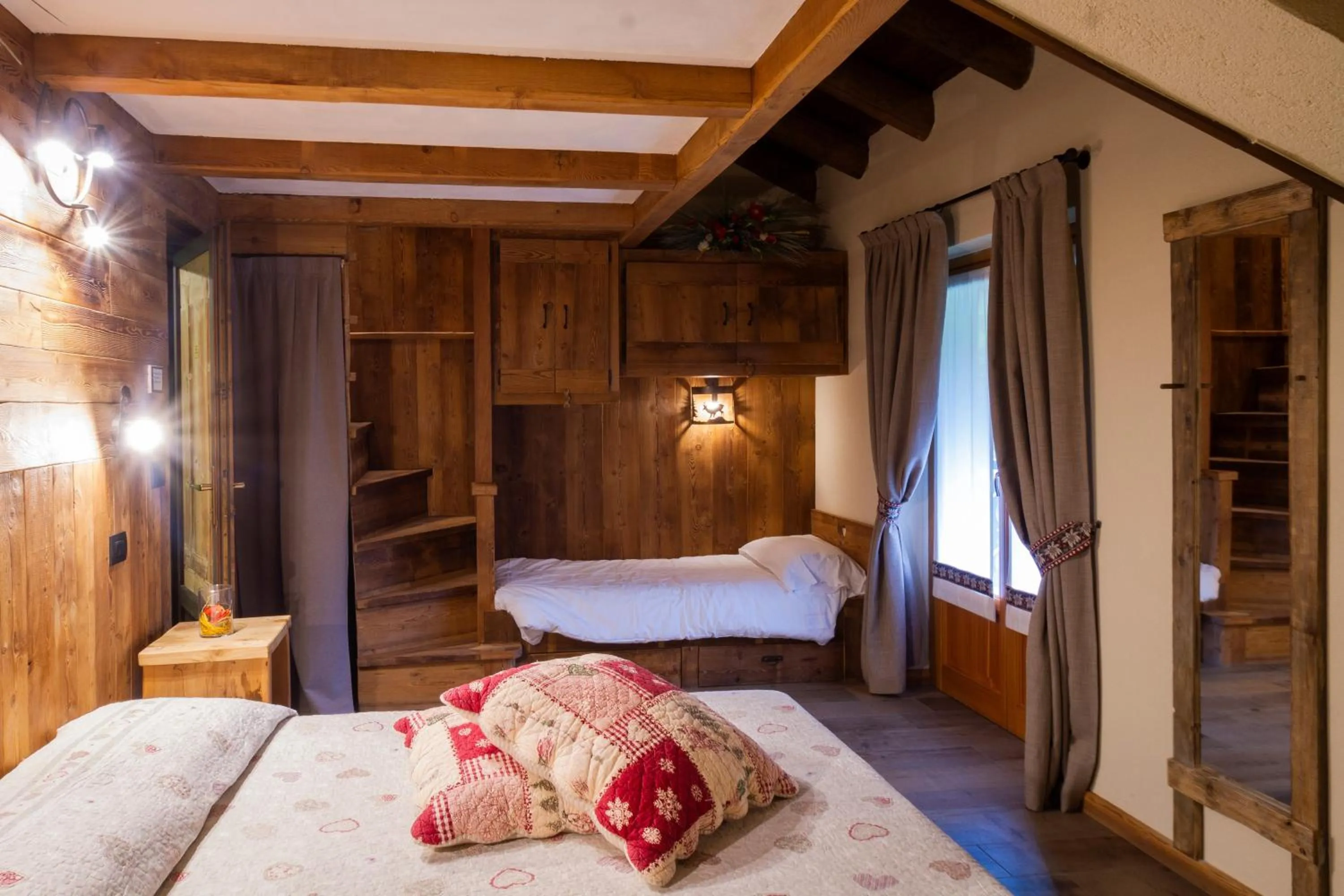 Photo of the whole room, Bed in Albergo Boule de Neige