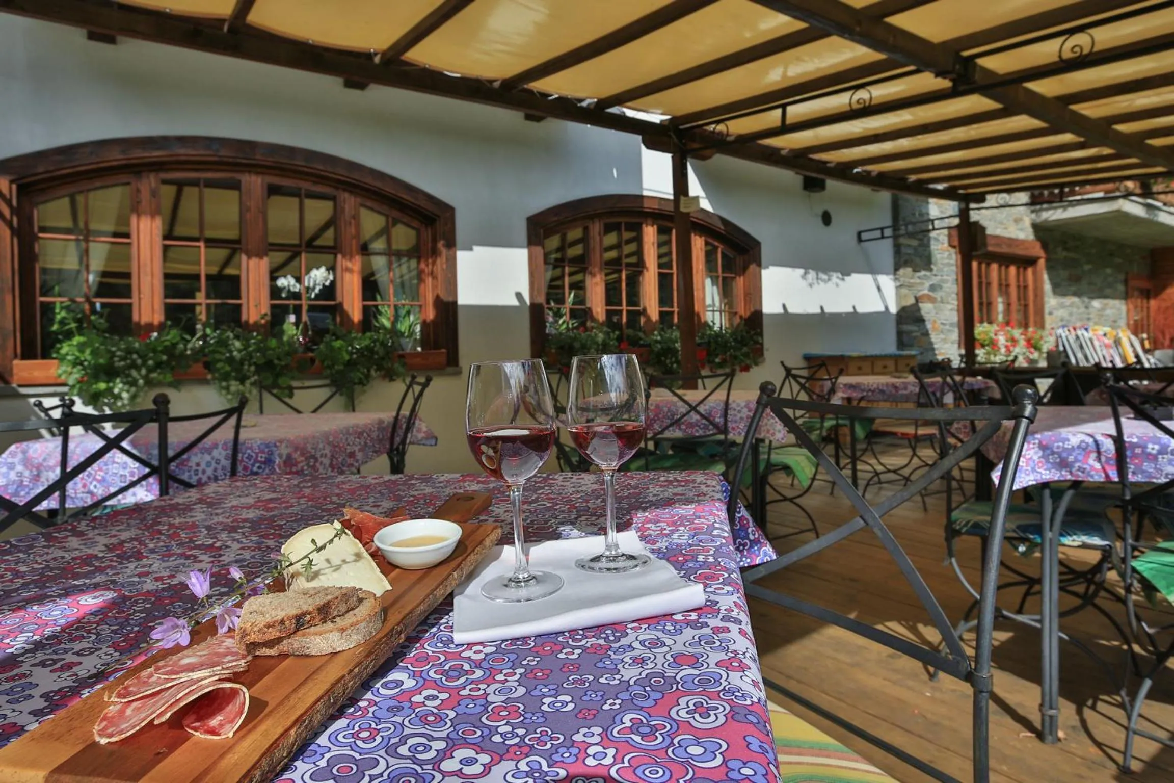 Restaurant/places to eat in Albergo Boule de Neige