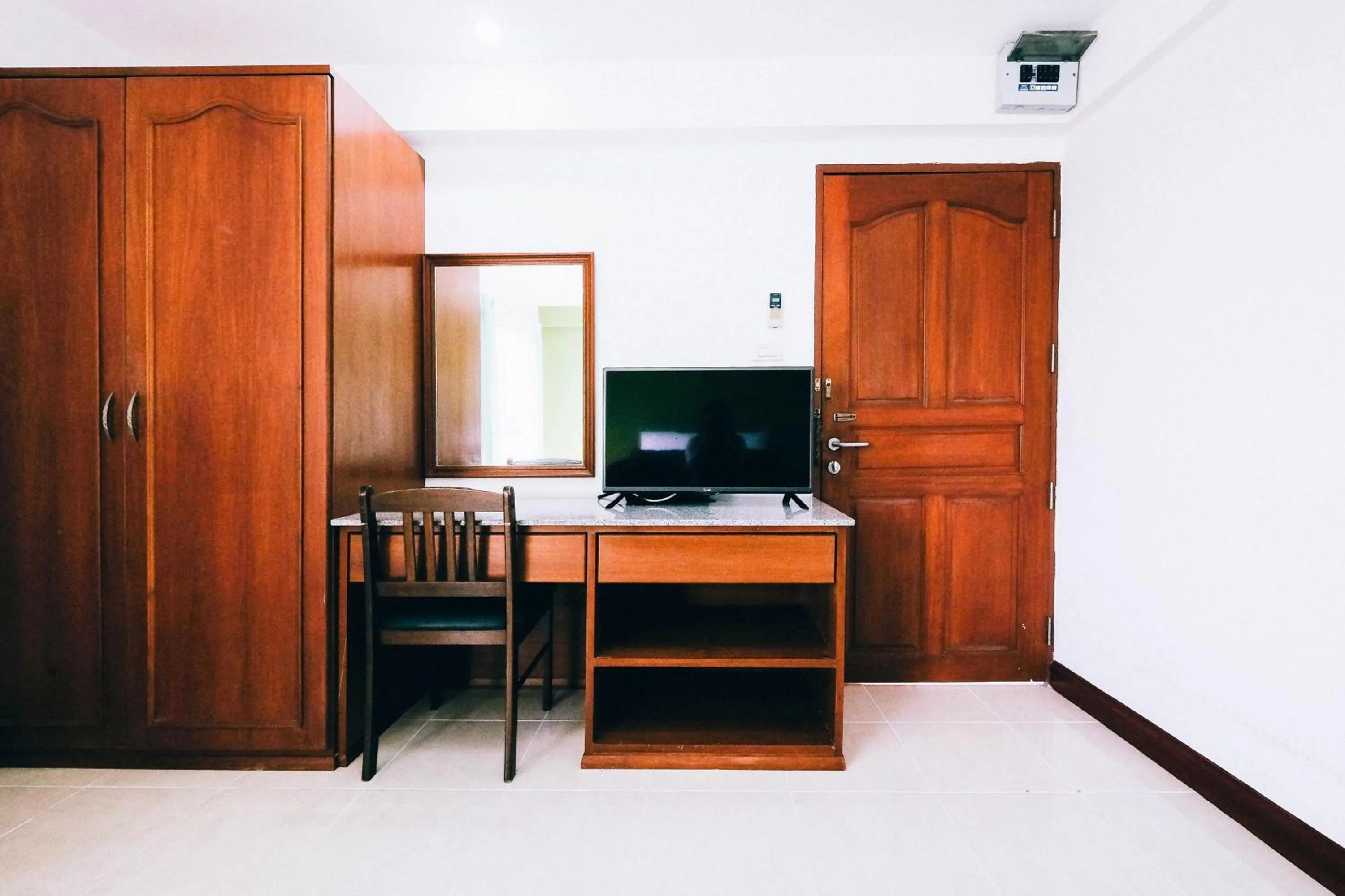 TV and multimedia, TV/Entertainment Center in Golden House @ On-nut Station