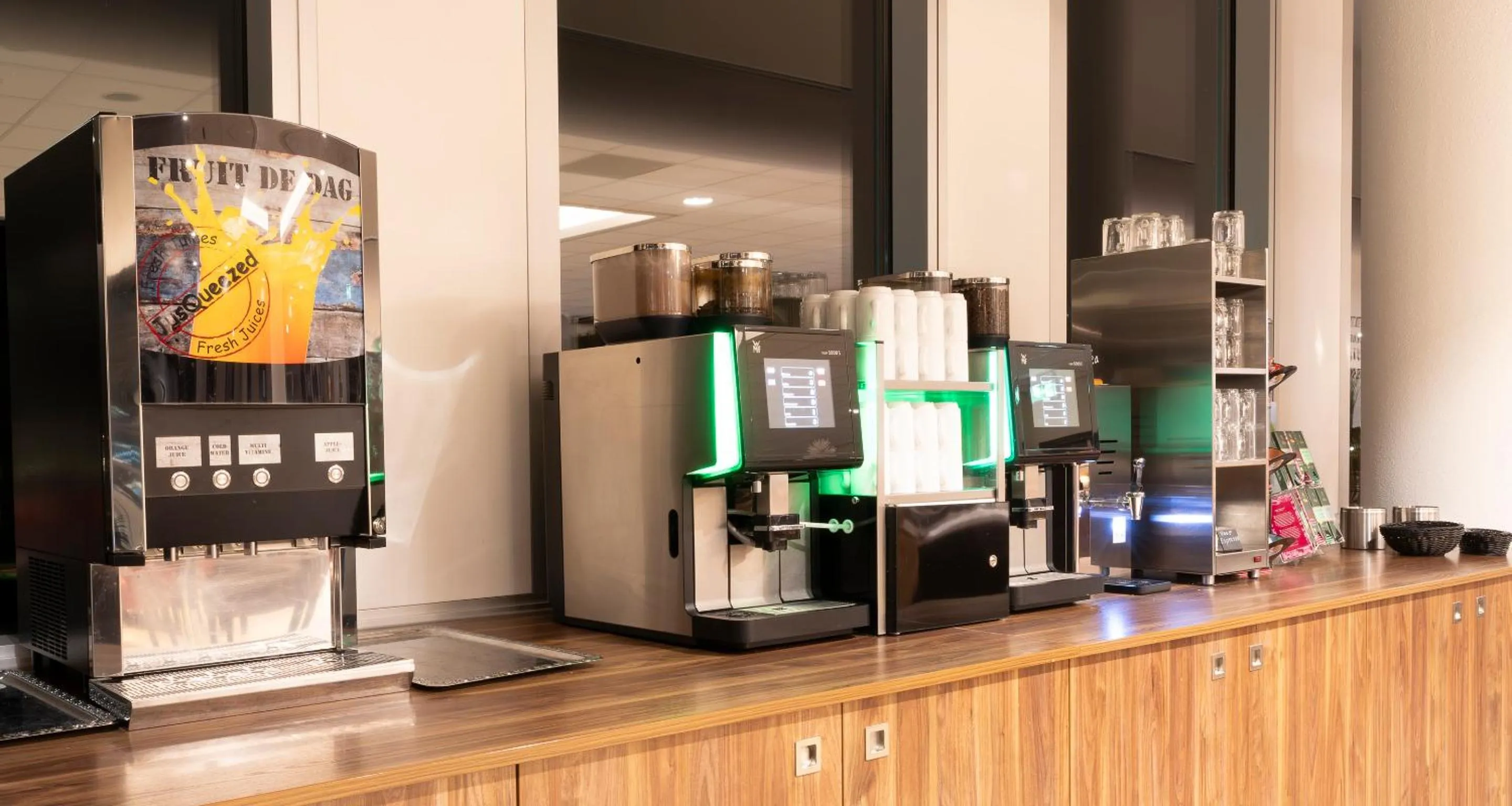 Coffee/tea facilities in PLAZA Premium Almere