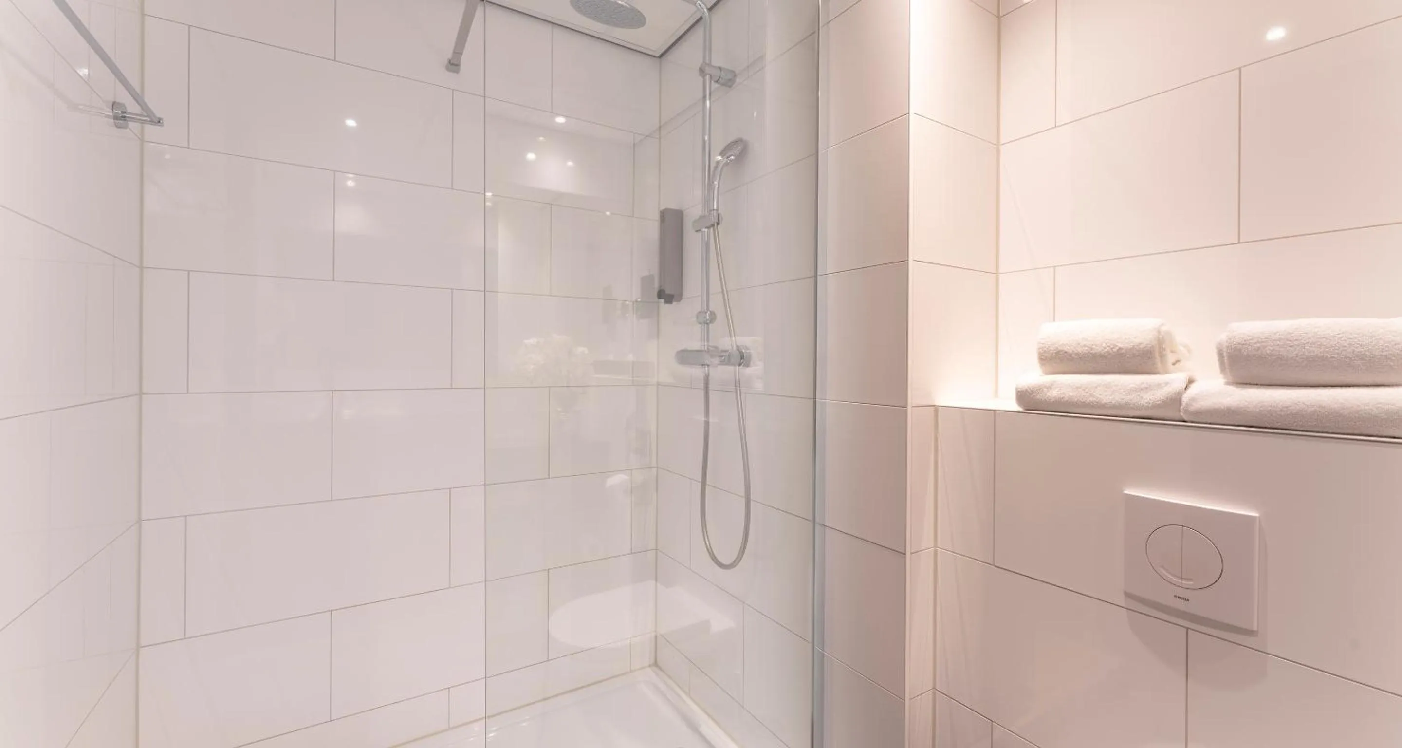 Shower in PLAZA Premium Almere