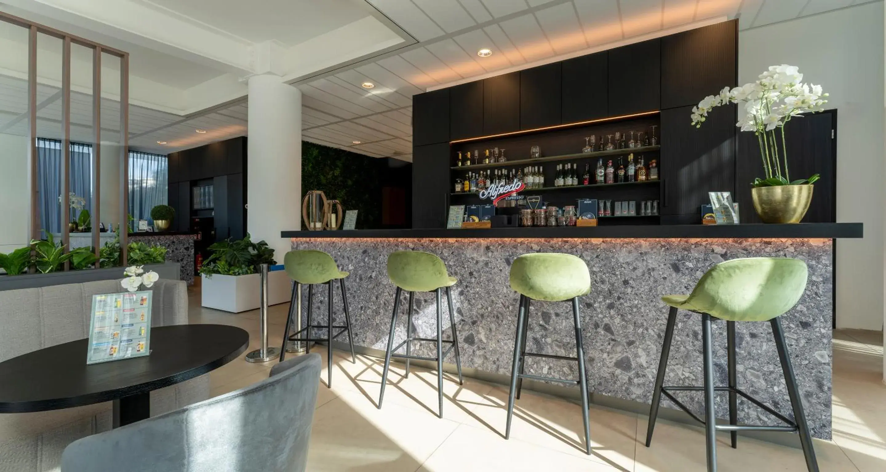 Lounge or bar in PLAZA Premium Almere Lounge or bar in PLAZA Premium Almere