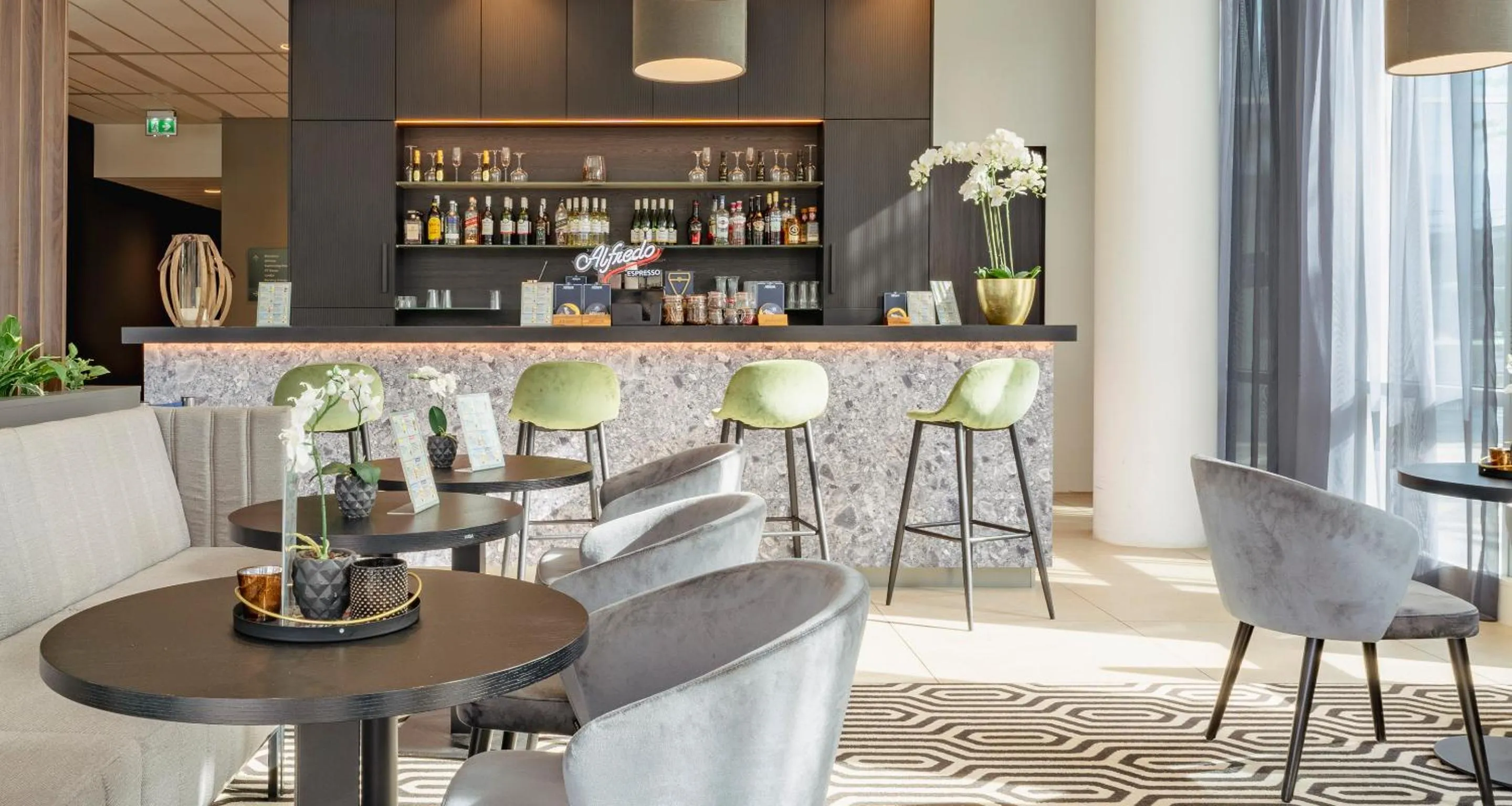 Lounge or bar in PLAZA Premium Almere