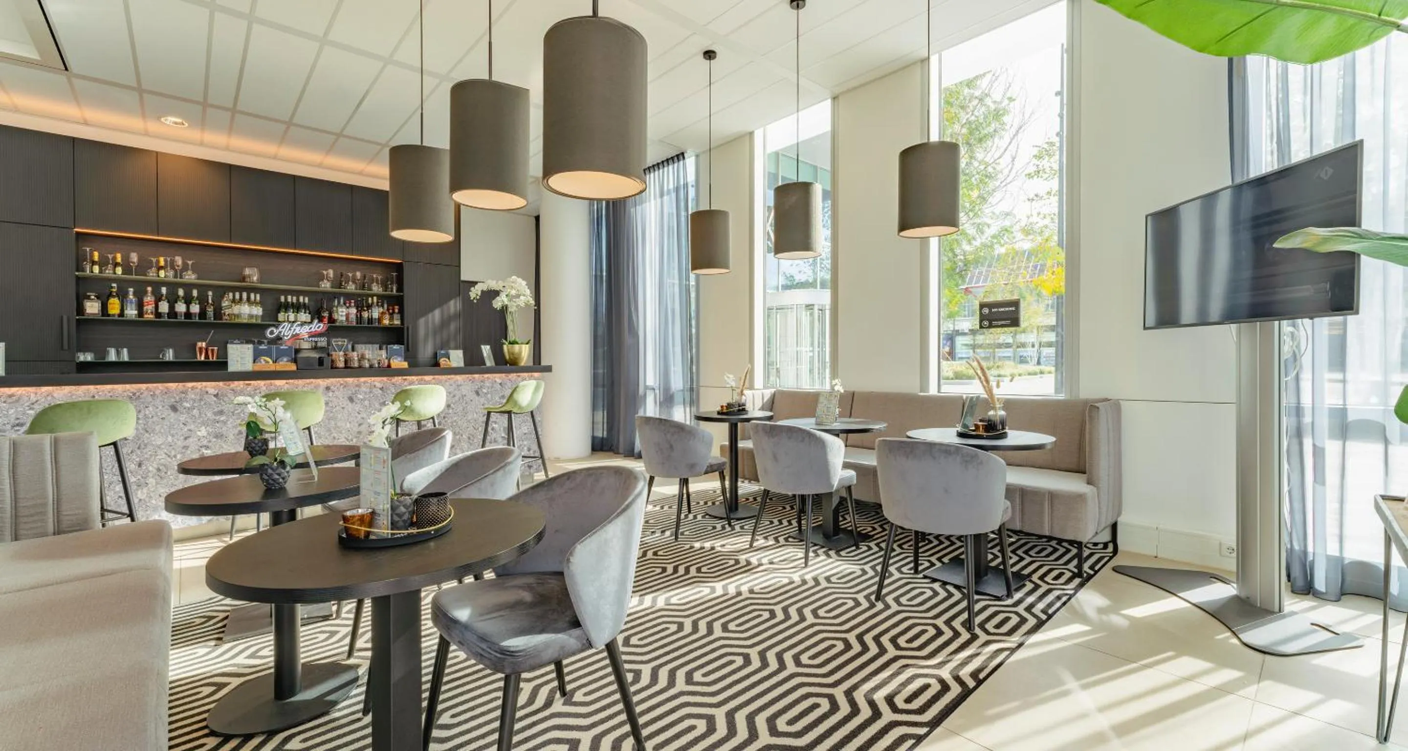 Lounge or bar in PLAZA Premium Almere