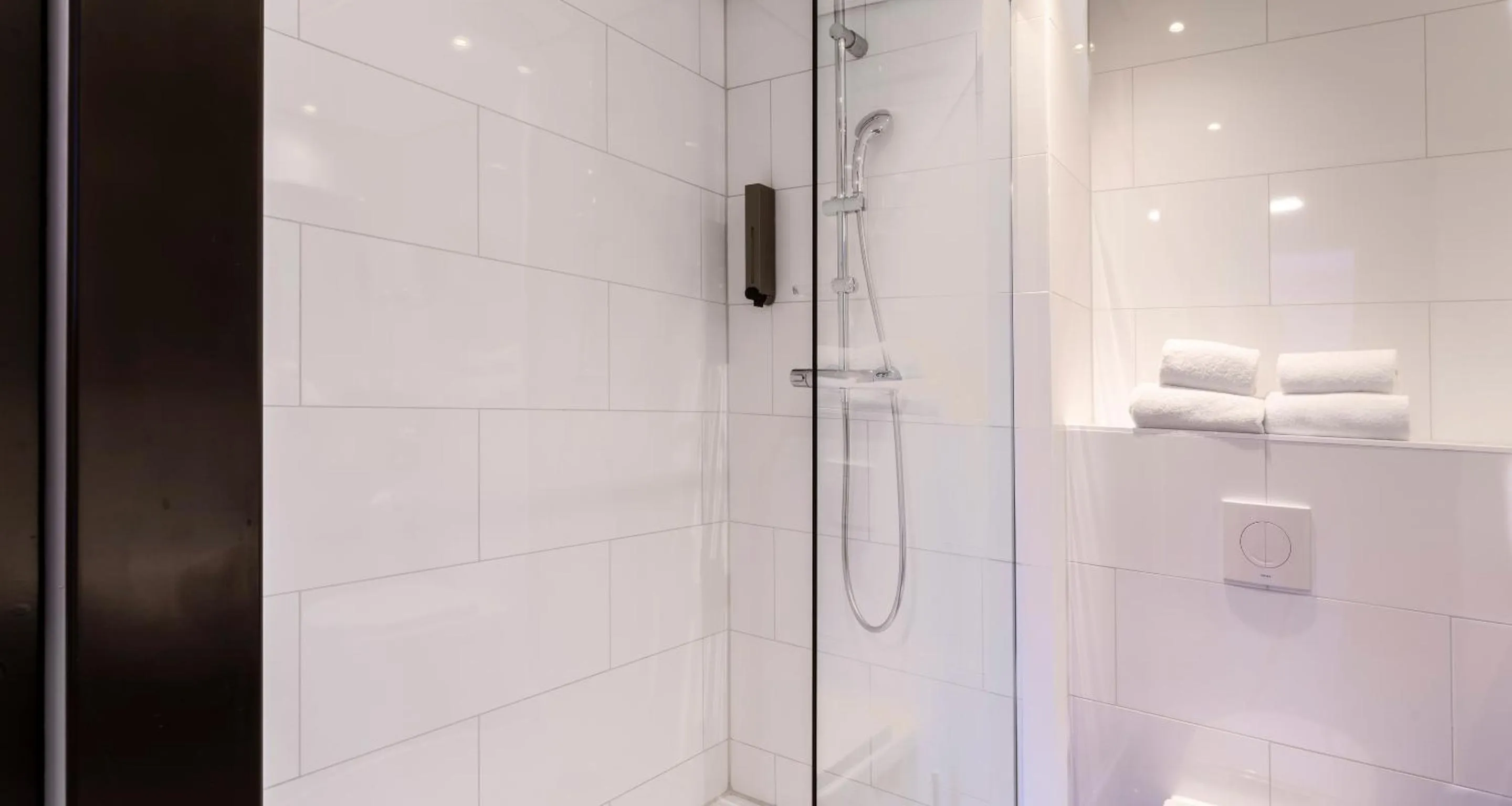 Shower in PLAZA Premium Almere