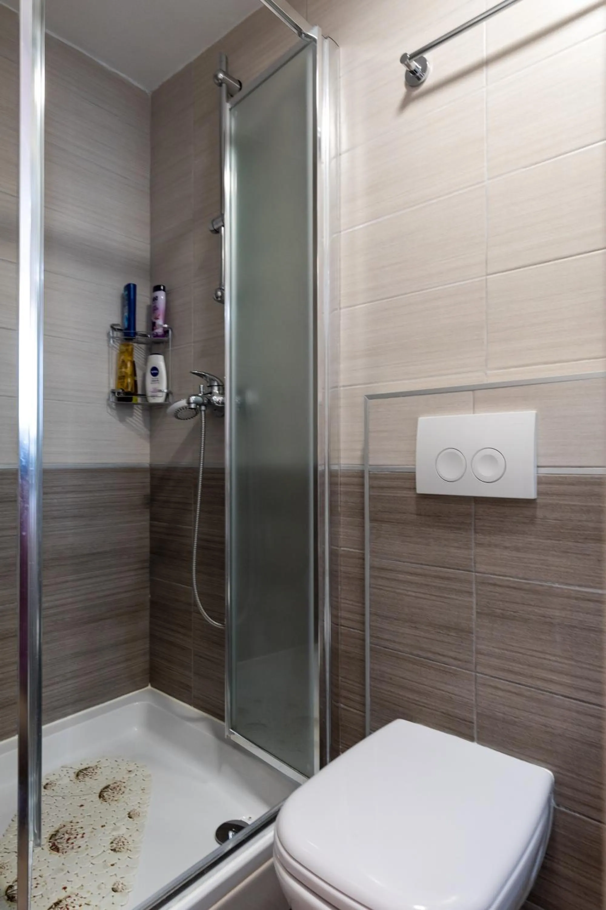 Bathroom in Rooms Edna