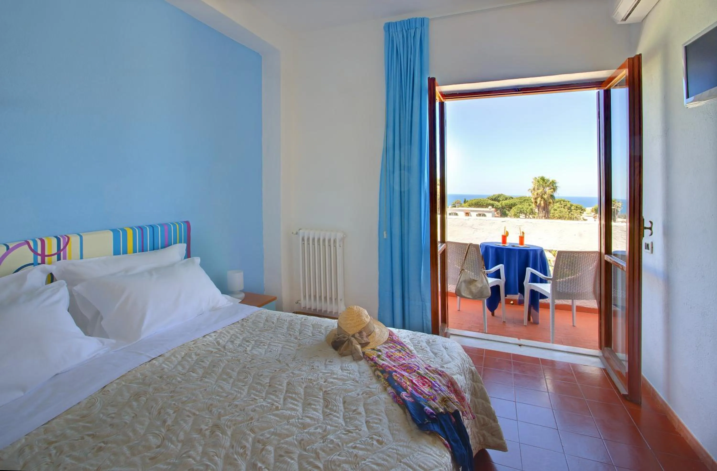 Photo of the whole room, Bed in Iris Hotel