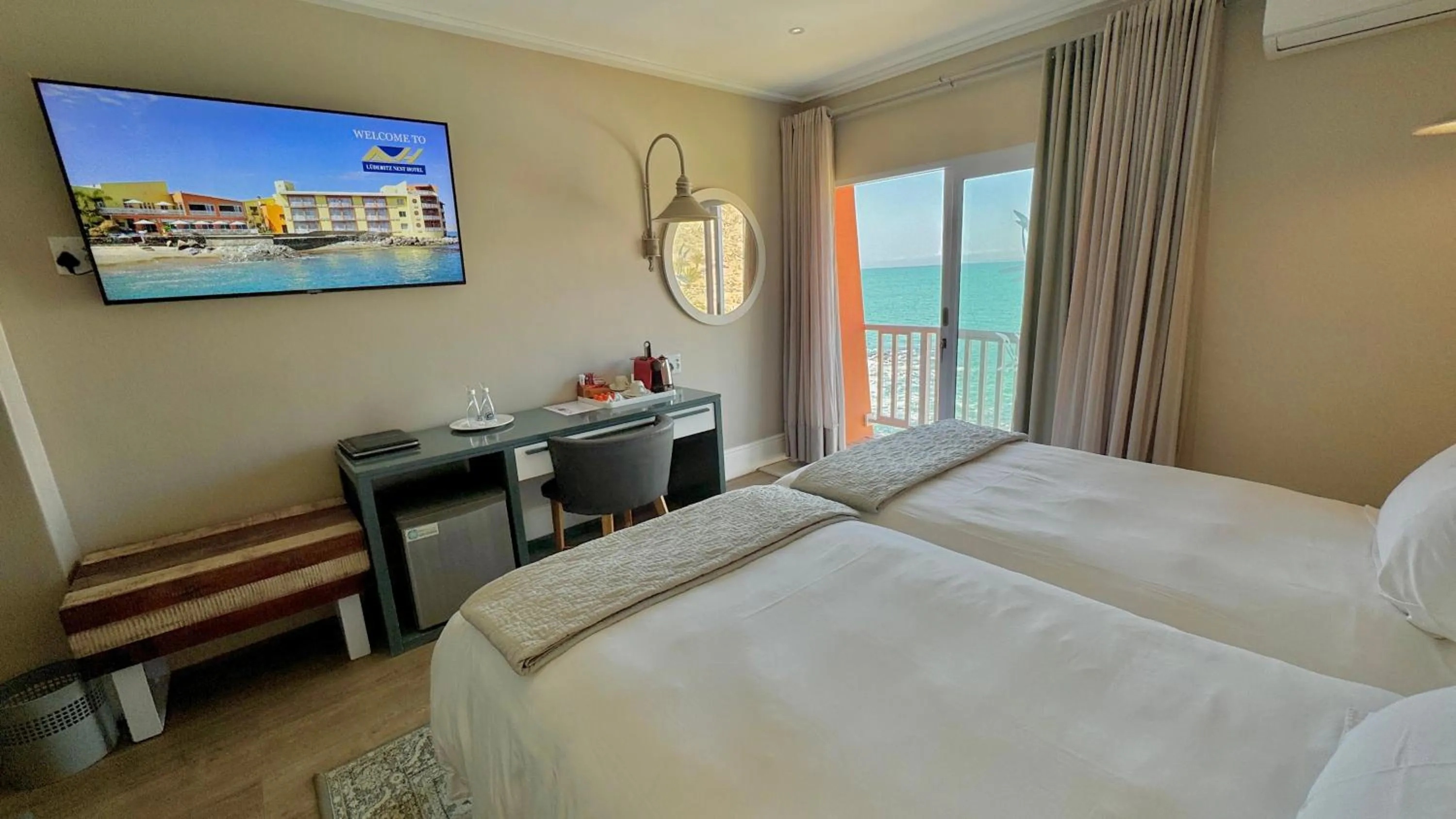 Balcony/Terrace, Bed in Lüderitz Nest Hotel