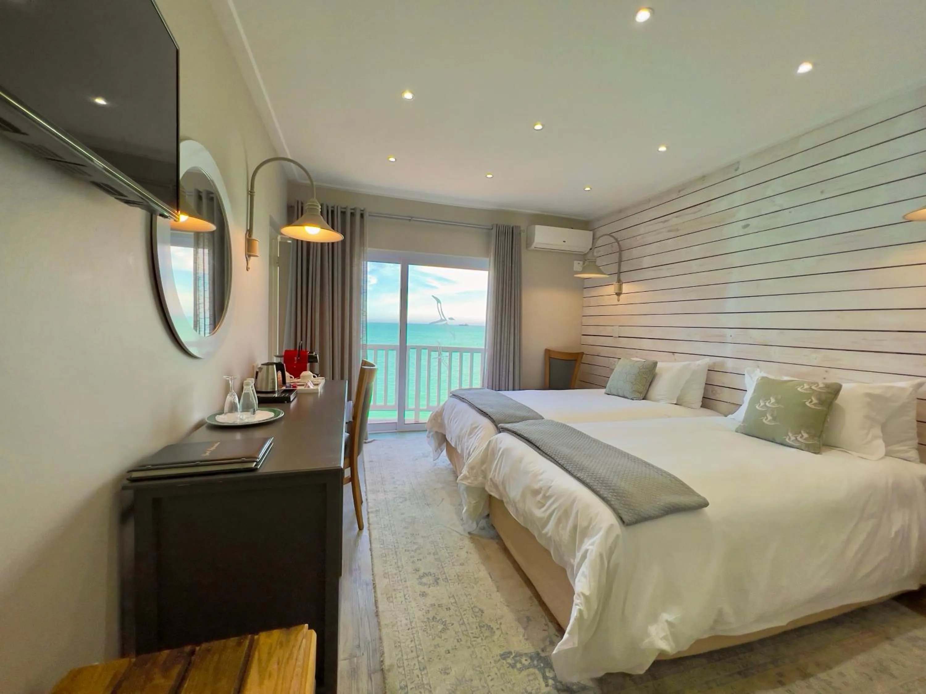 Coffee/tea facilities, Bed in Lüderitz Nest Hotel