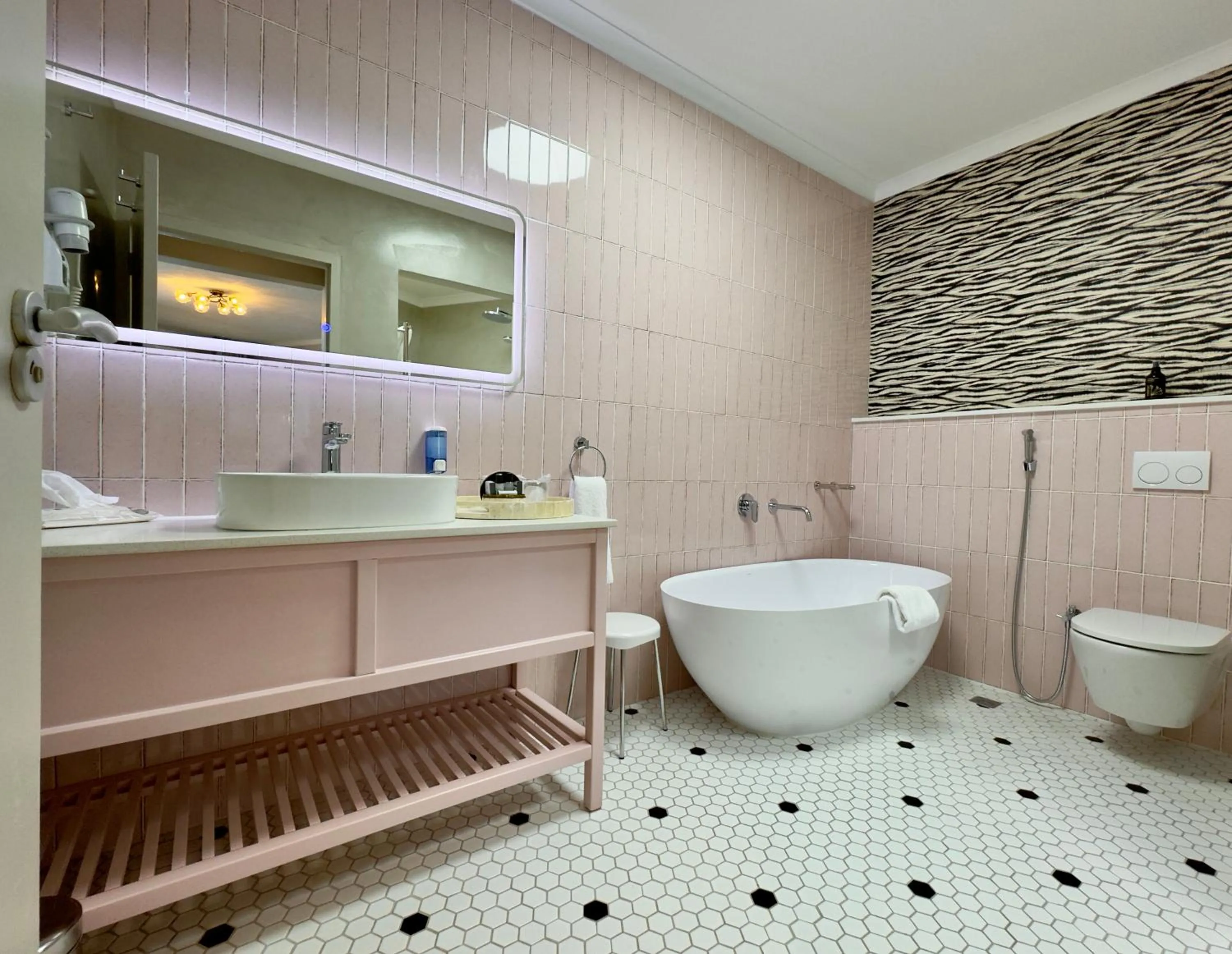 Shower in Lüderitz Nest Hotel