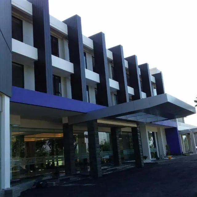 Facade/entrance in Harmoni Hotel Garut