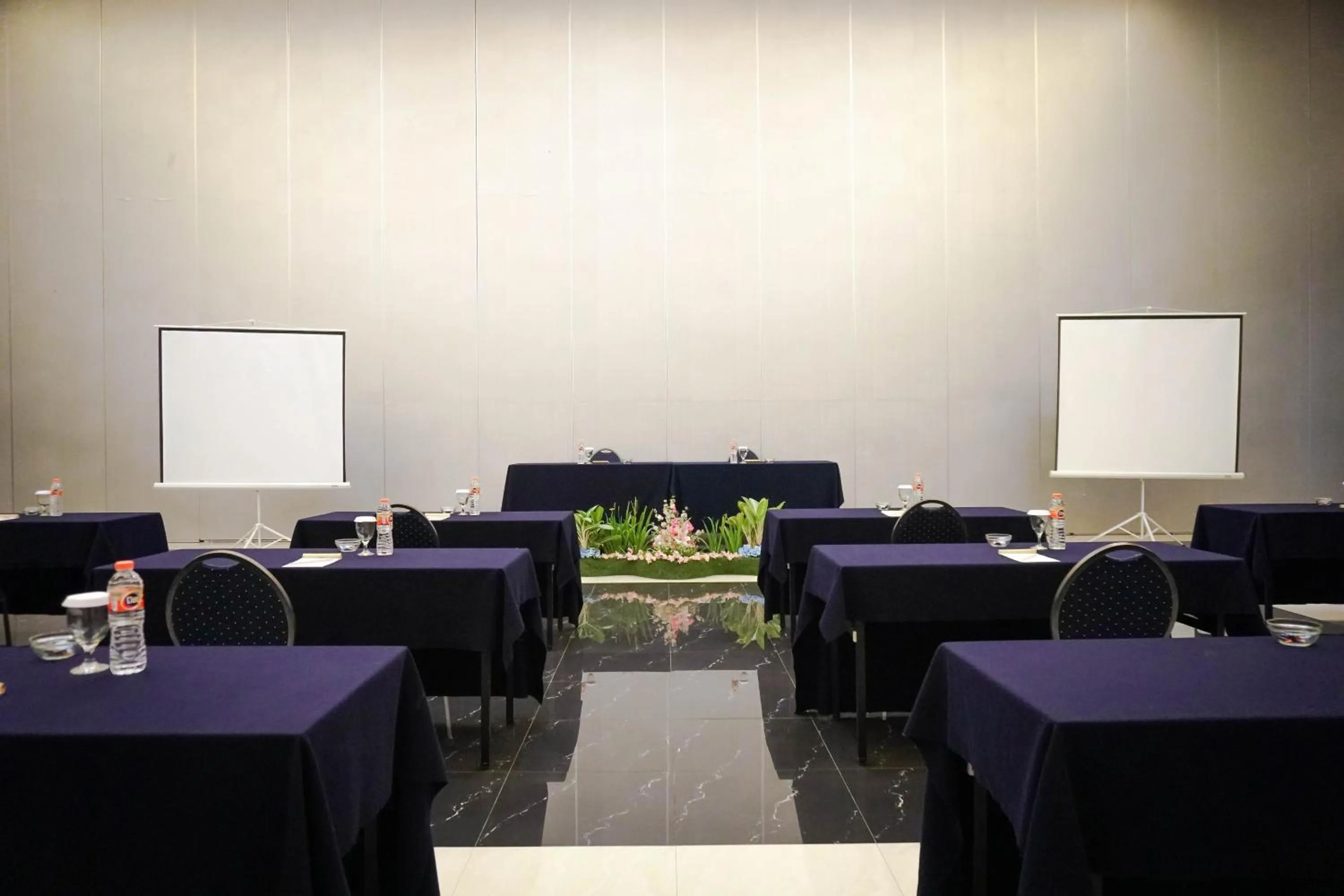 Meeting/conference room in Harmoni Hotel Garut
