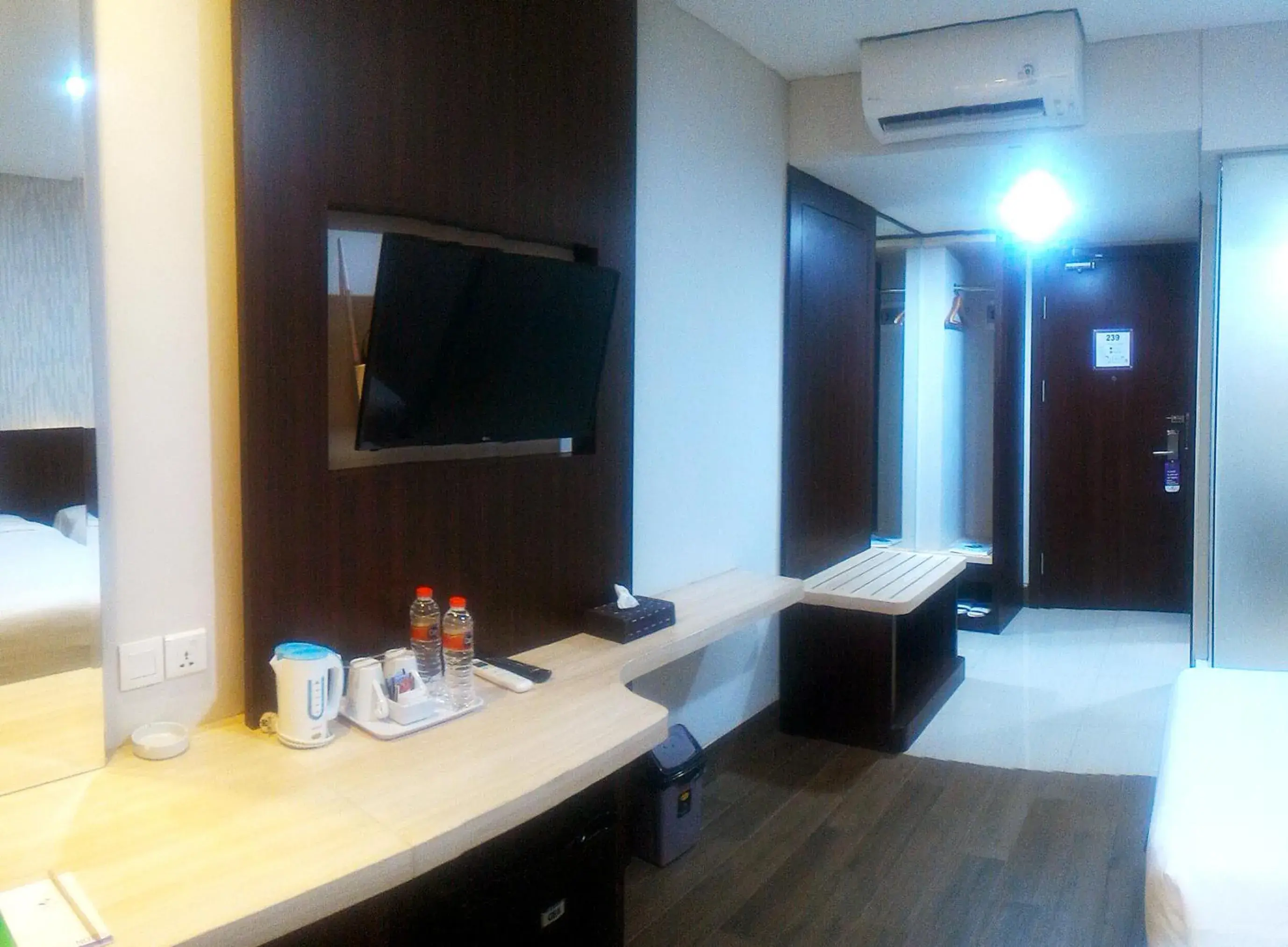 Deluxe Twin Room without Balcony in Harmoni Hotel Garut Deluxe Twin Room without Balcony in Harmoni Hotel Garut