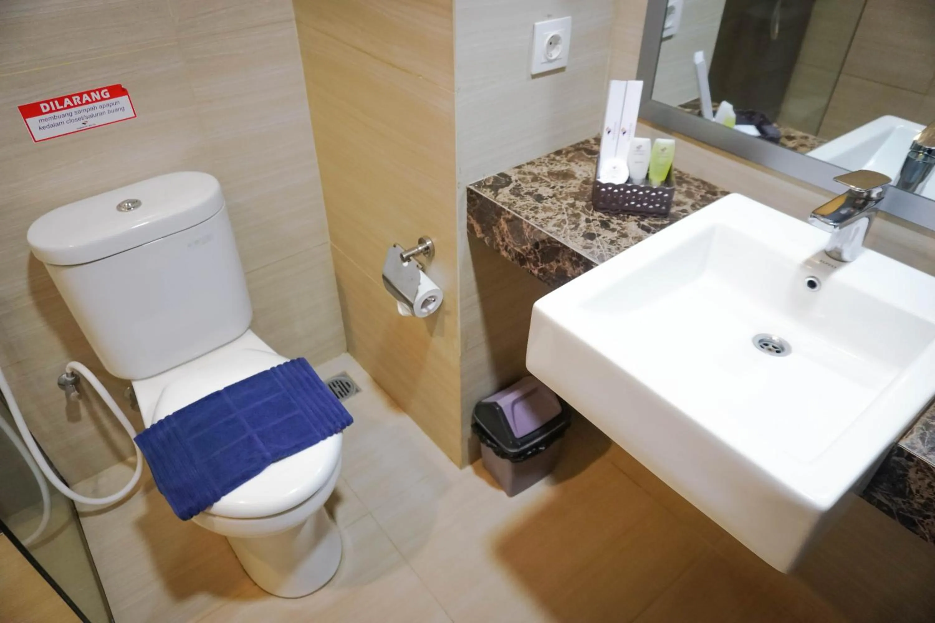 Bathroom in Harmoni Hotel Garut