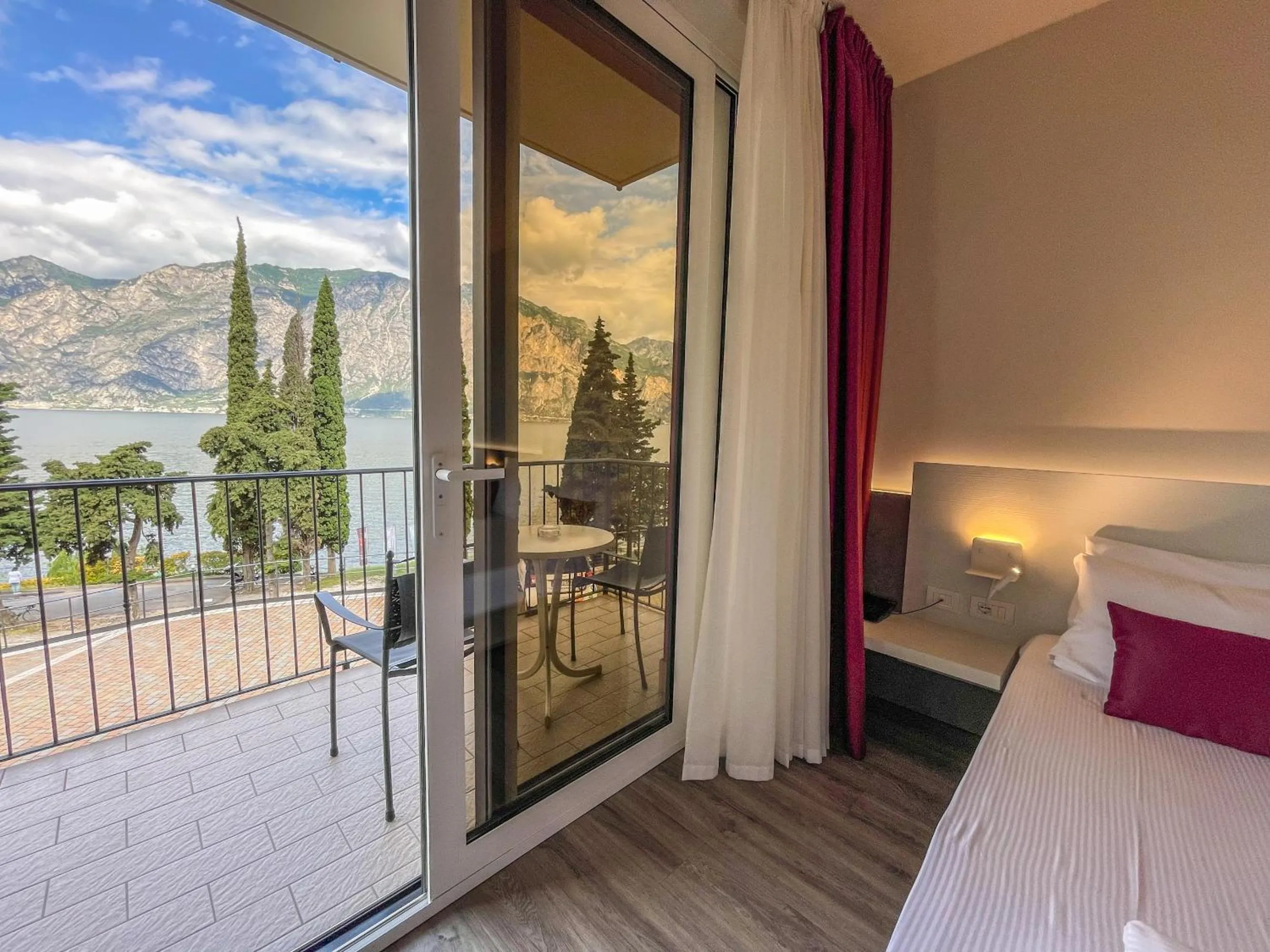 View (from property/room), Bed in Hotel Oasi Beach