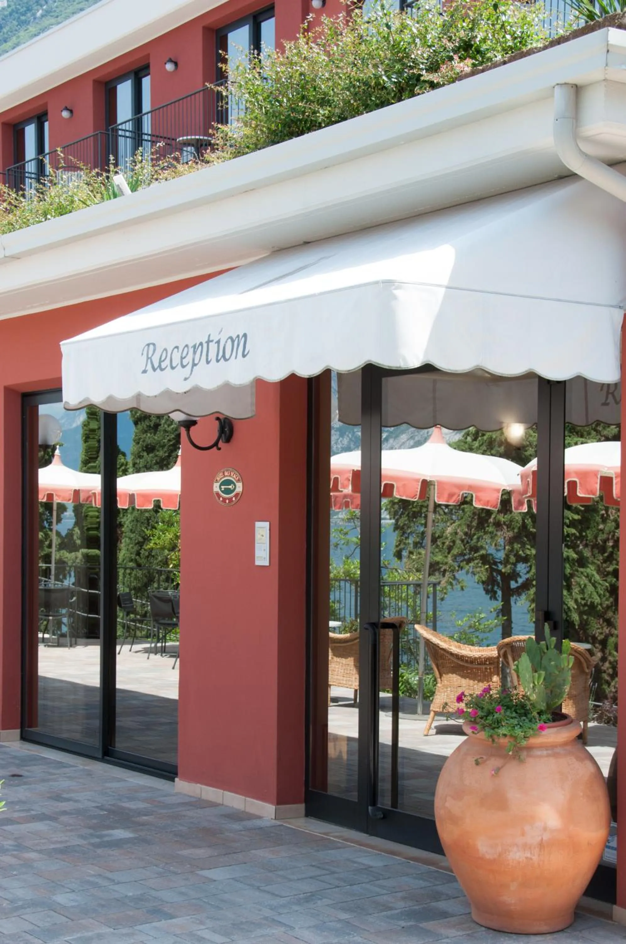 Facade/entrance in Hotel Oasi Beach