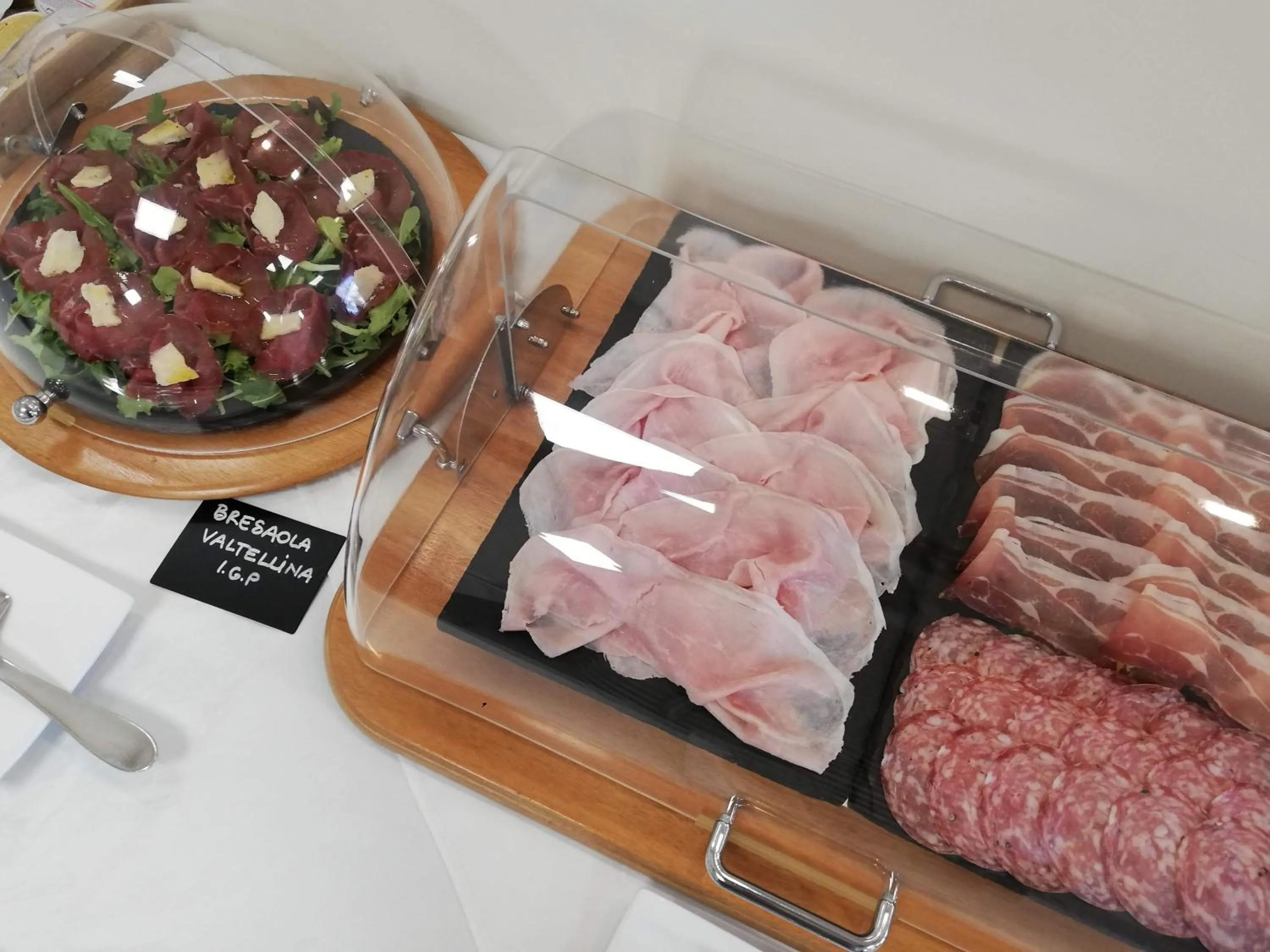 Buffet breakfast in Hotel Oasi Beach