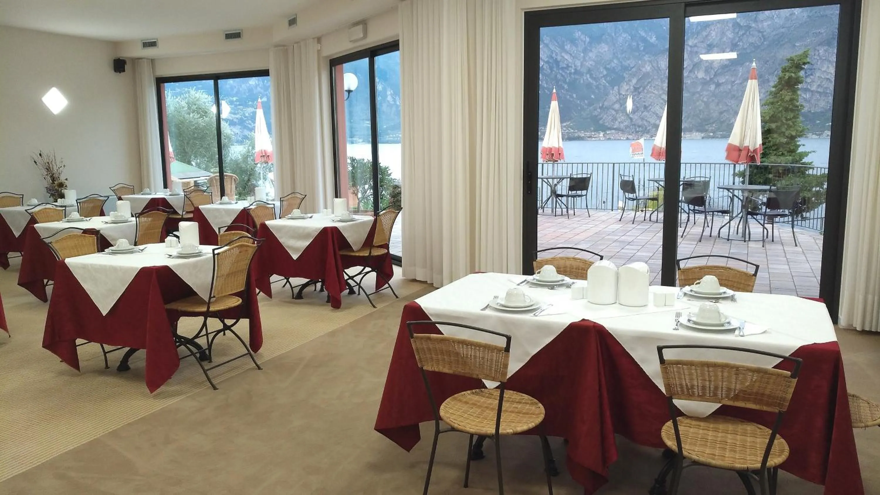 Area and facilities in Hotel Oasi Beach