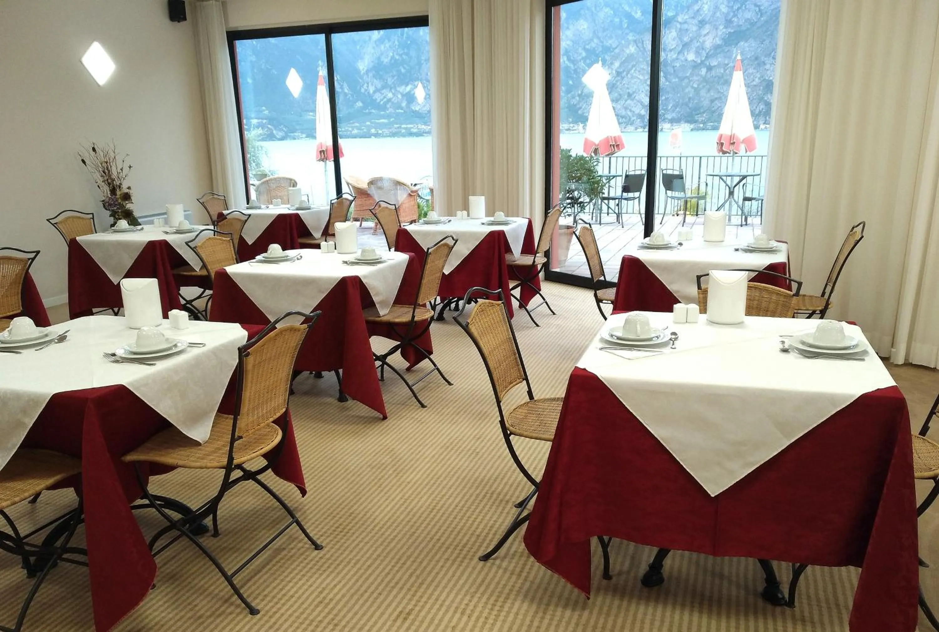 Area and facilities in Hotel Oasi Beach