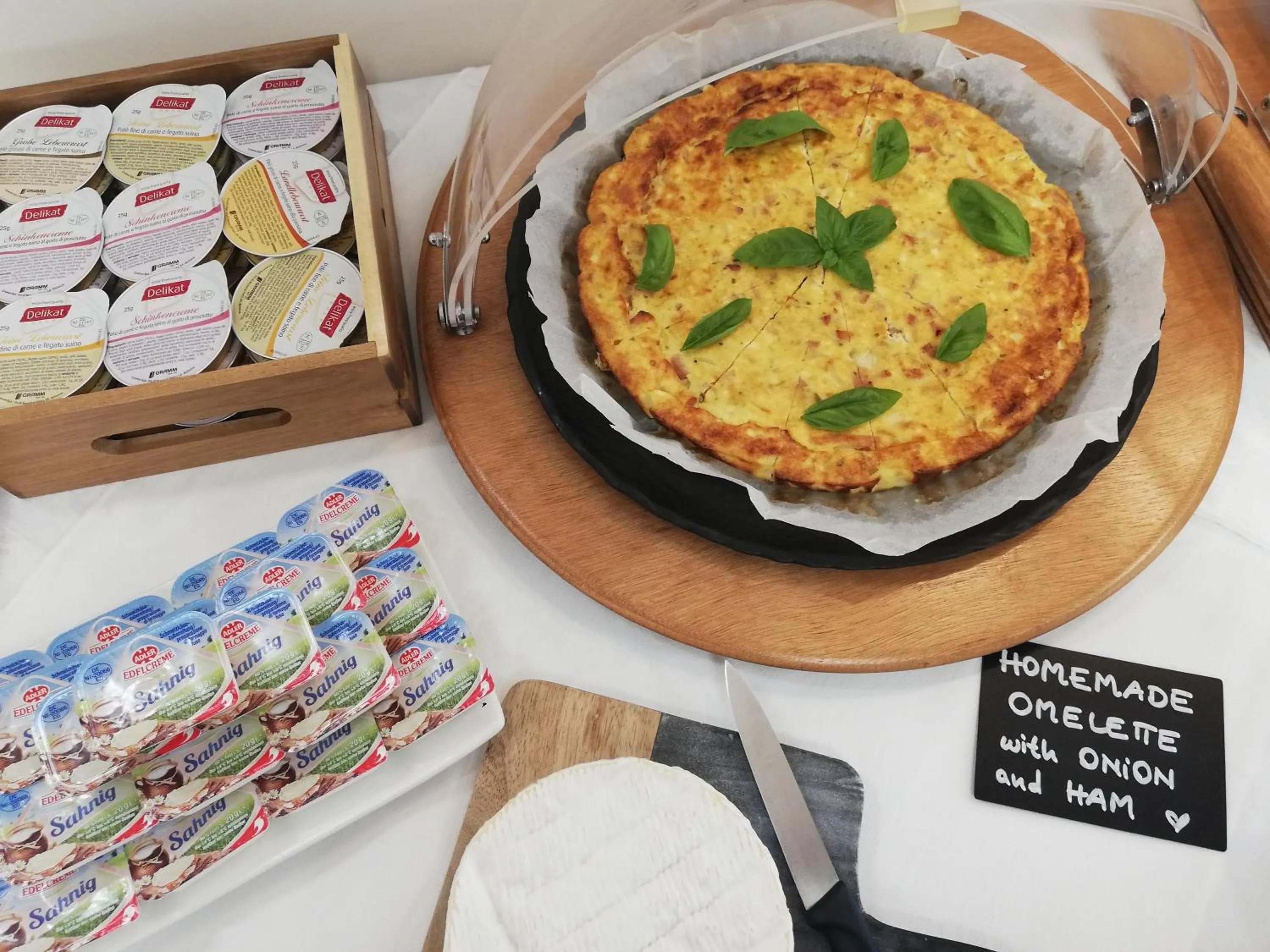 Breakfast in Hotel Oasi Beach