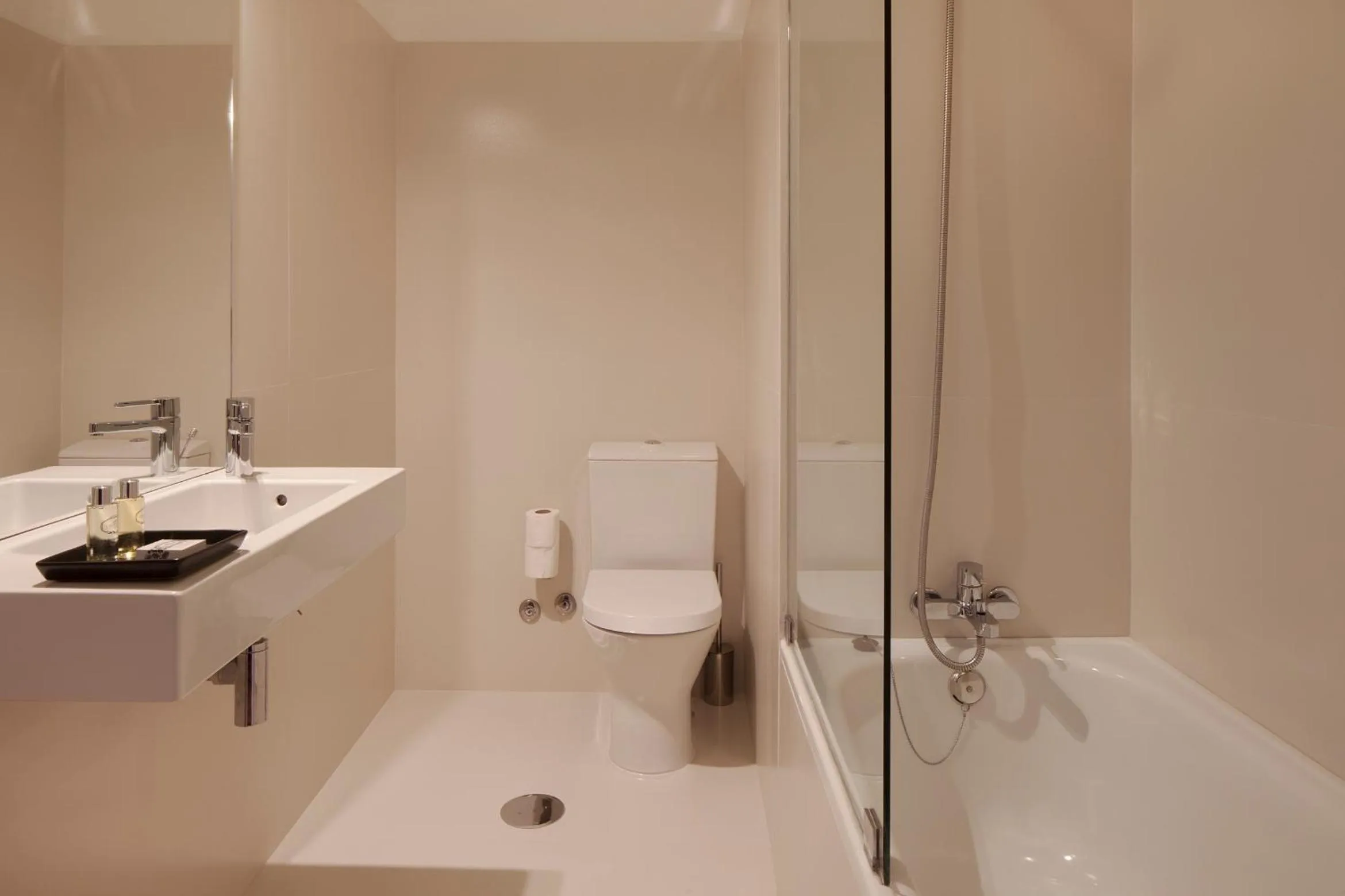 Toilet in Cale Guest House