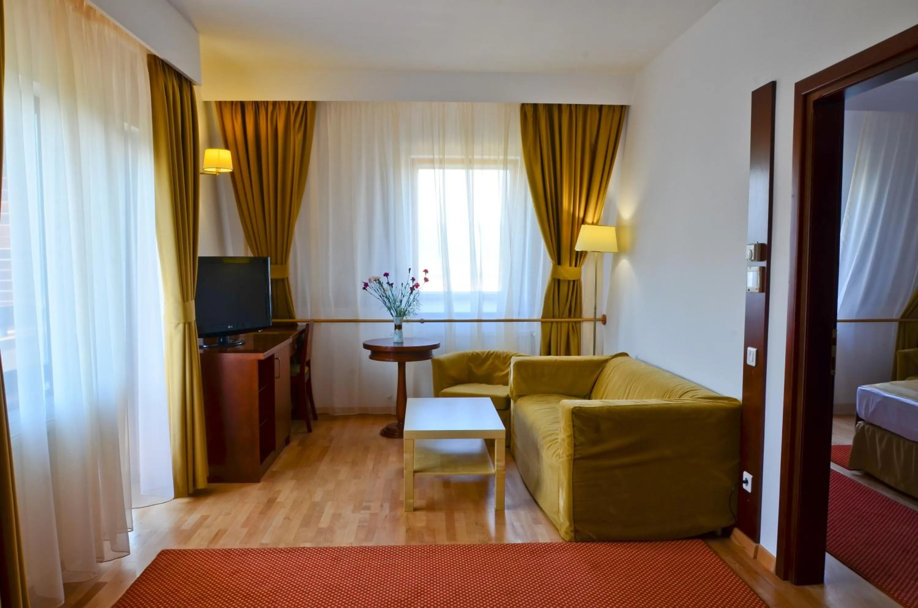 TV and multimedia, Bed in Hotel Miraj