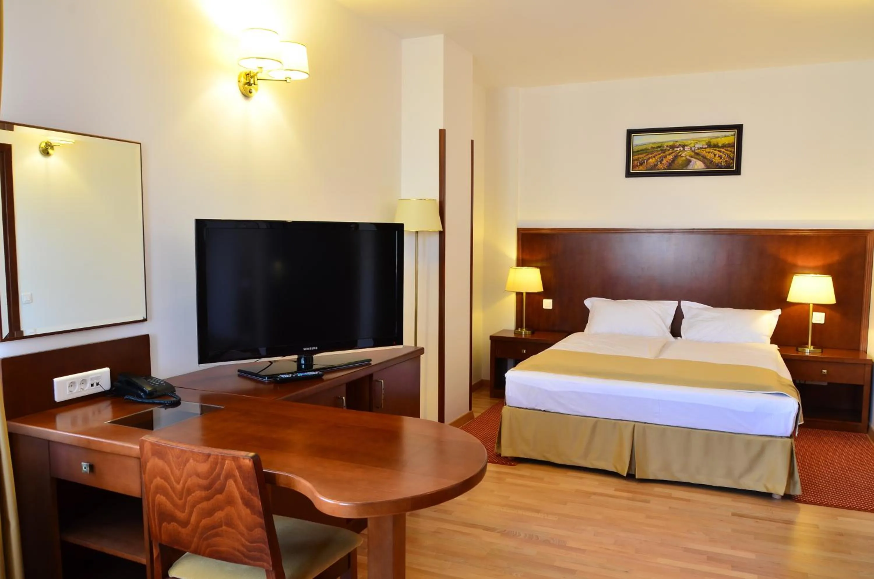 TV and multimedia, Bed in Hotel Miraj