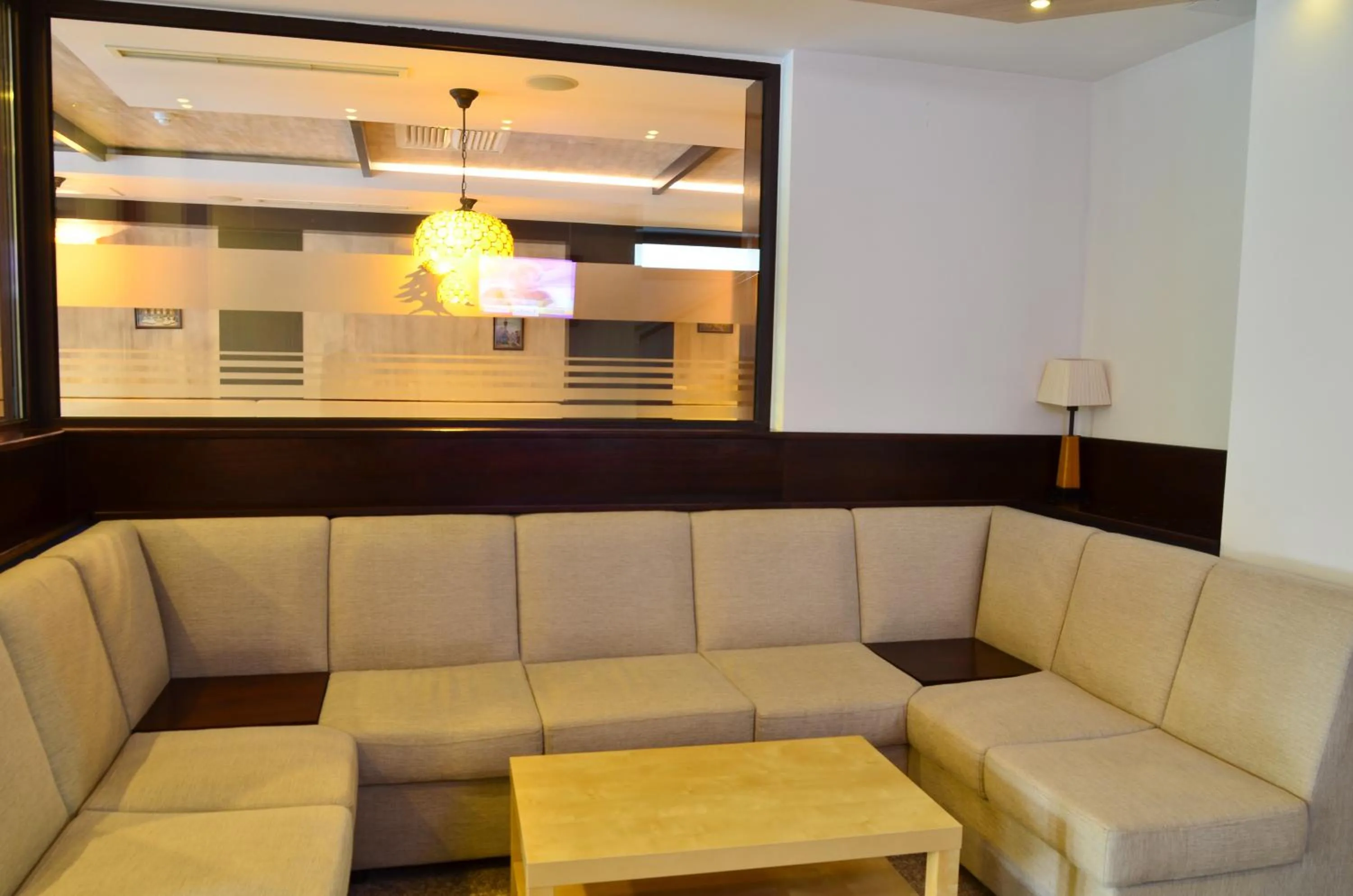 Lounge or bar in Hotel Miraj
