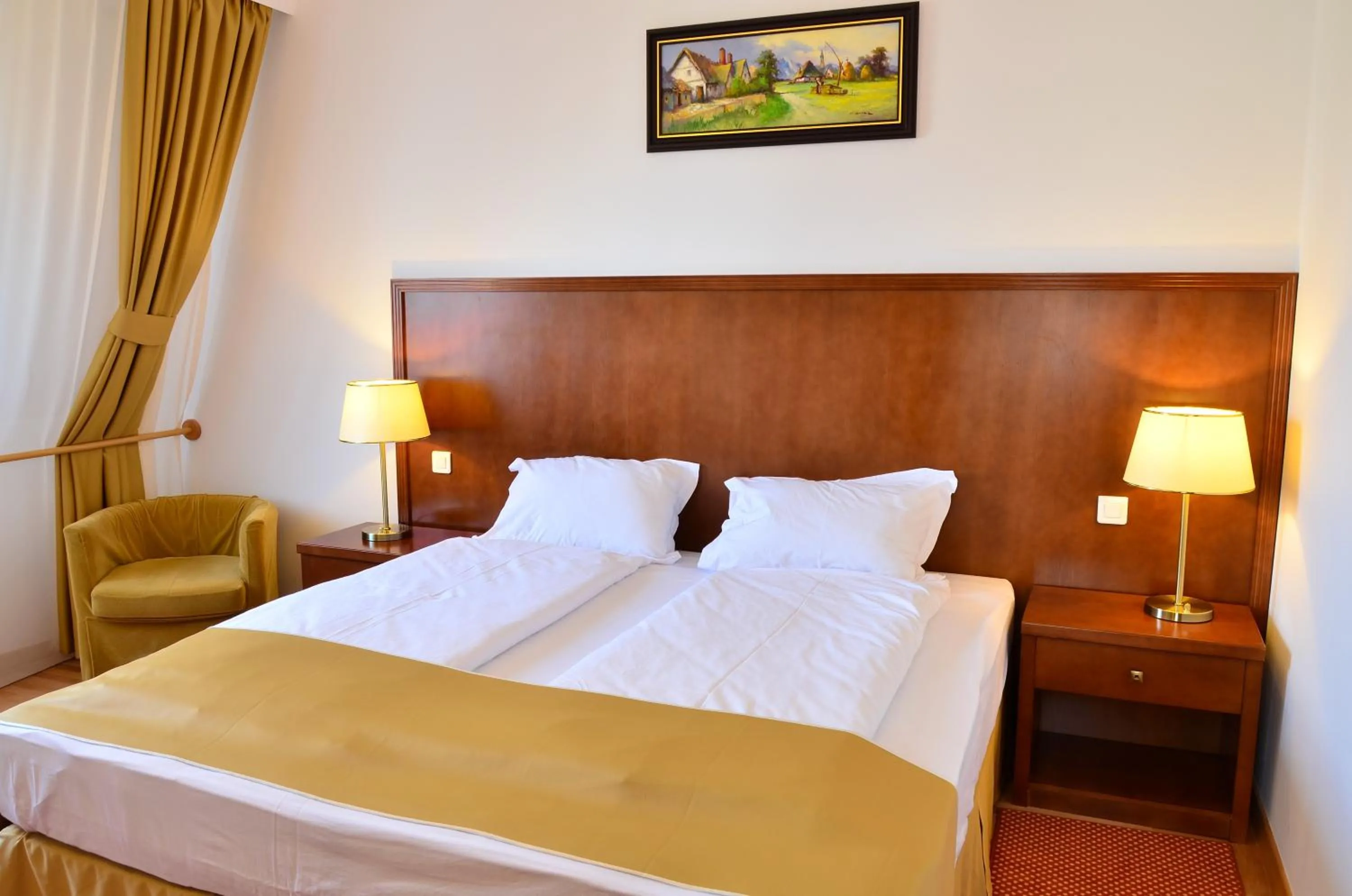 Bed in Hotel Miraj