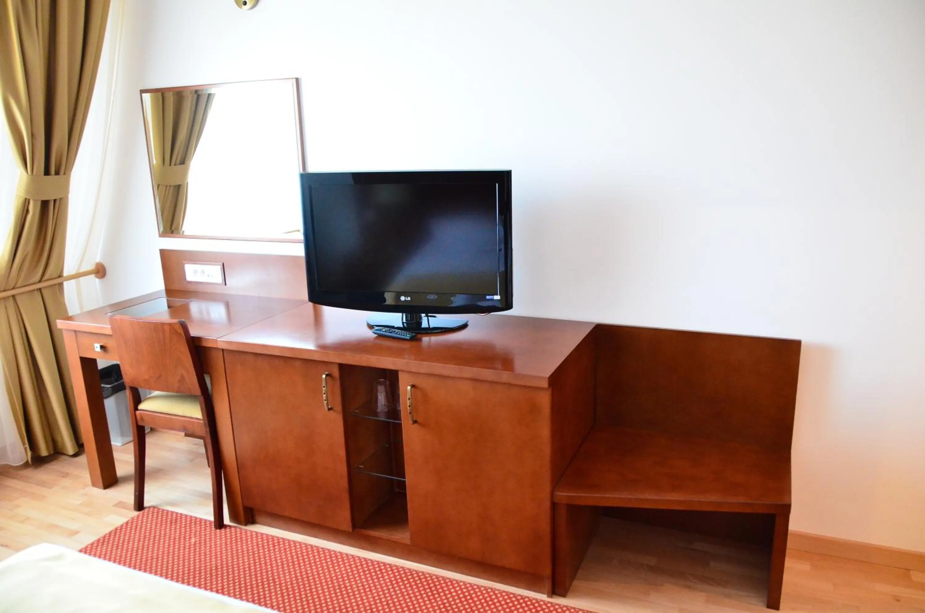 TV and multimedia in Hotel Miraj