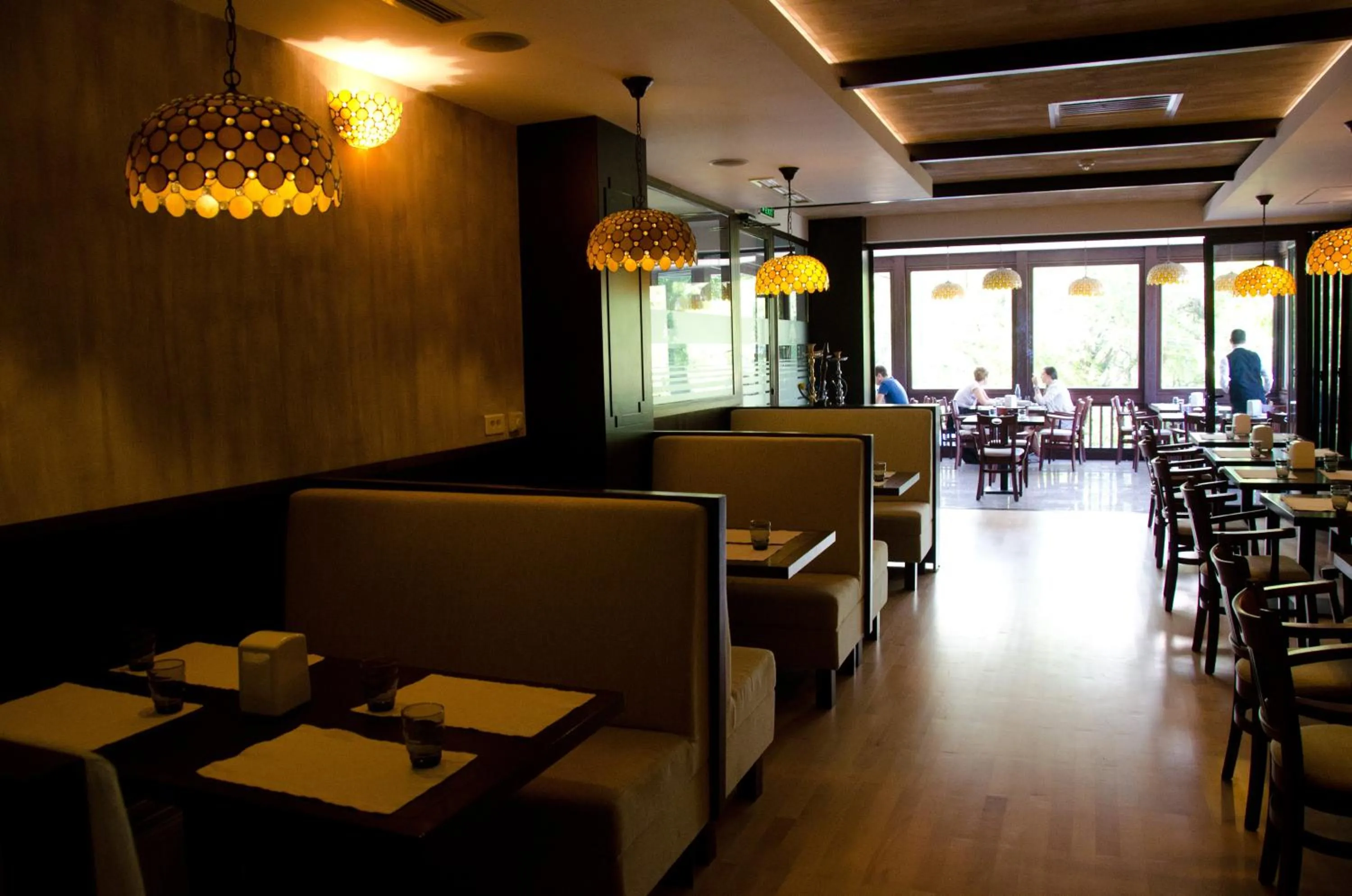 Restaurant/places to eat in Hotel Miraj