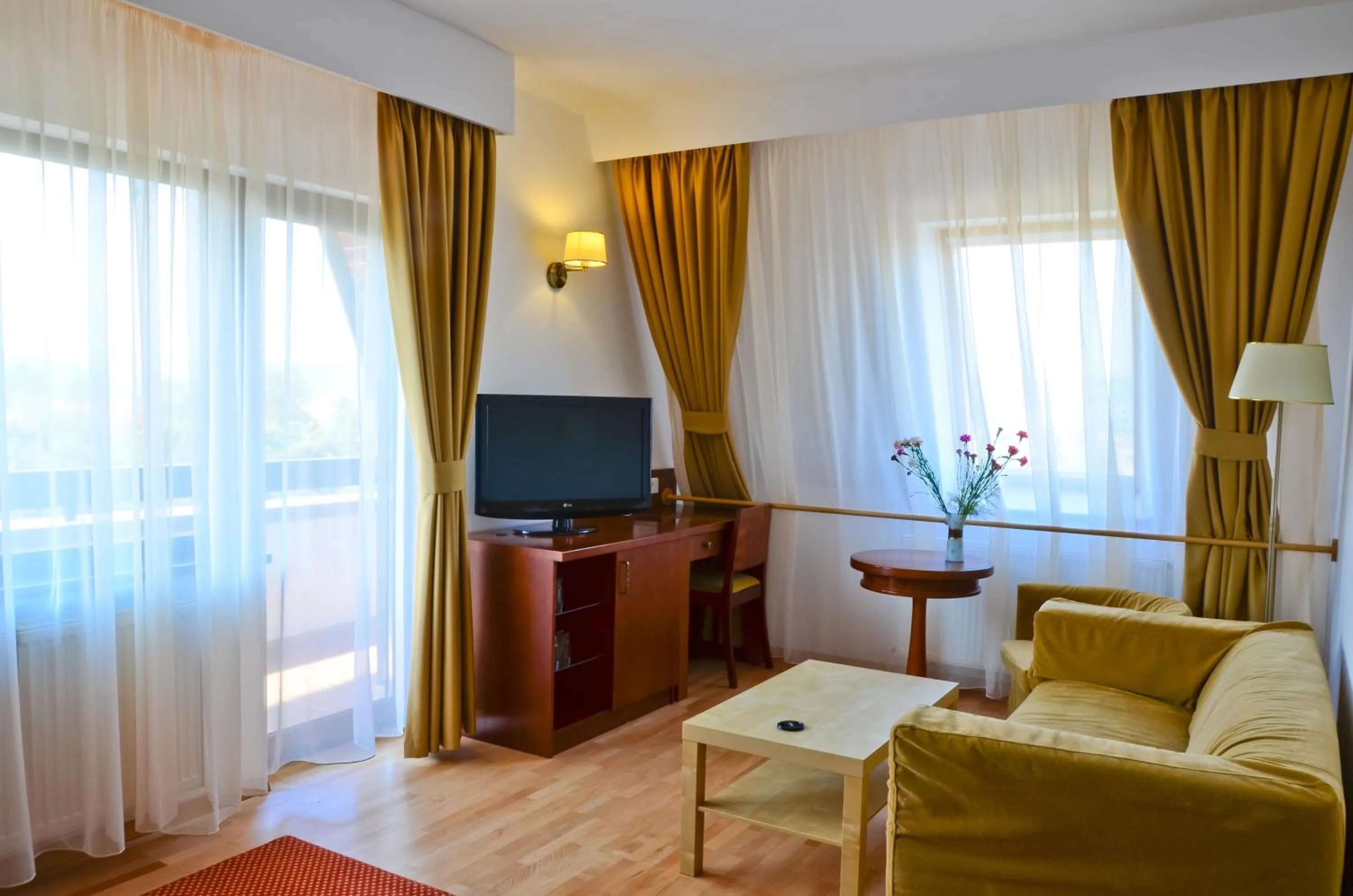TV and multimedia in Hotel Miraj