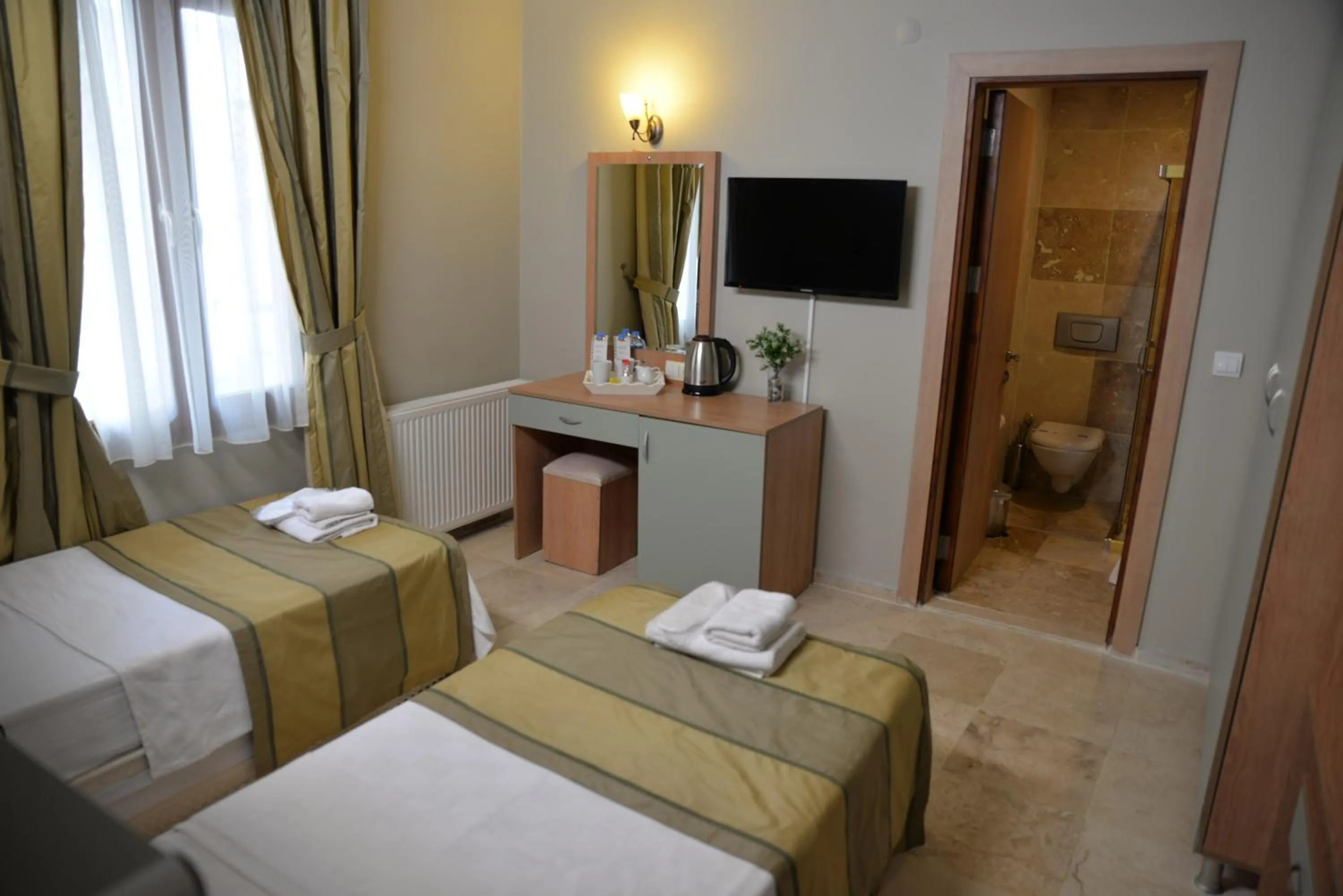 Photo of the whole room, TV/Entertainment Center in Ebruli Hotel Cunda
