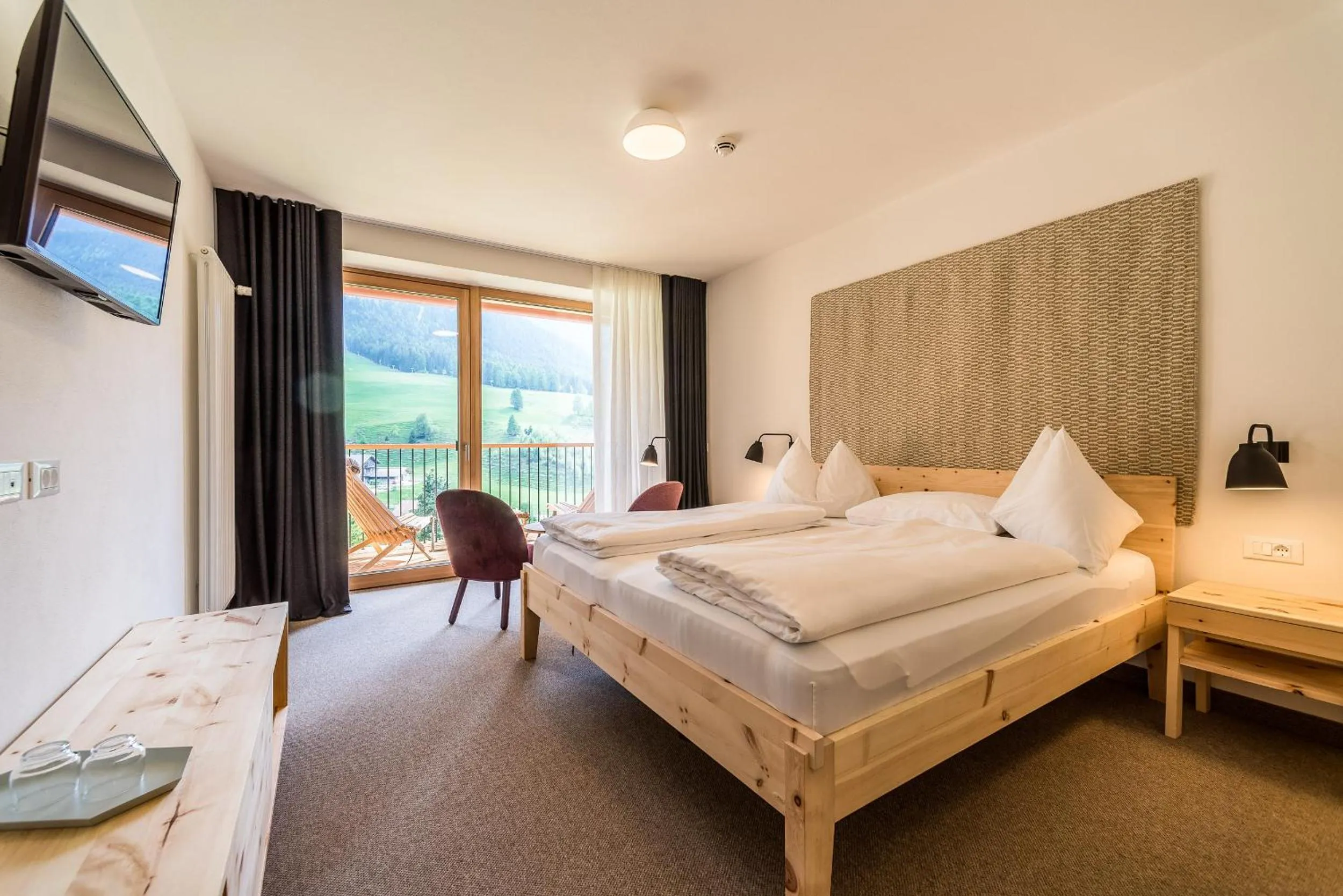 Bedroom, Bed in Hotel Tyrol