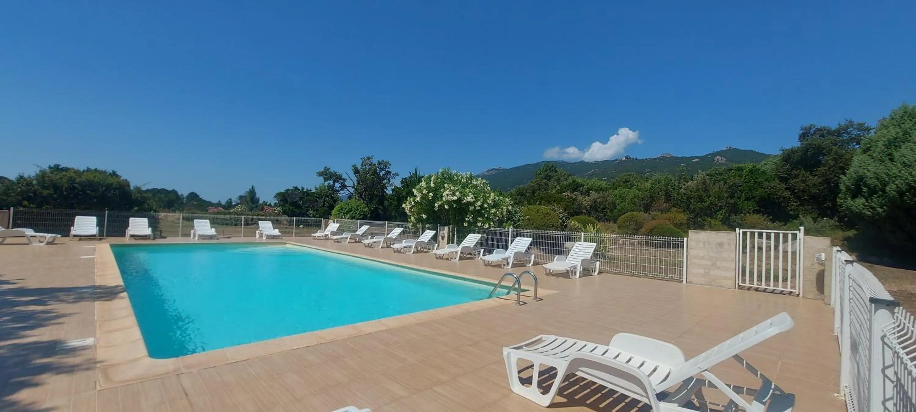 Swimming pool in Residence Riviera