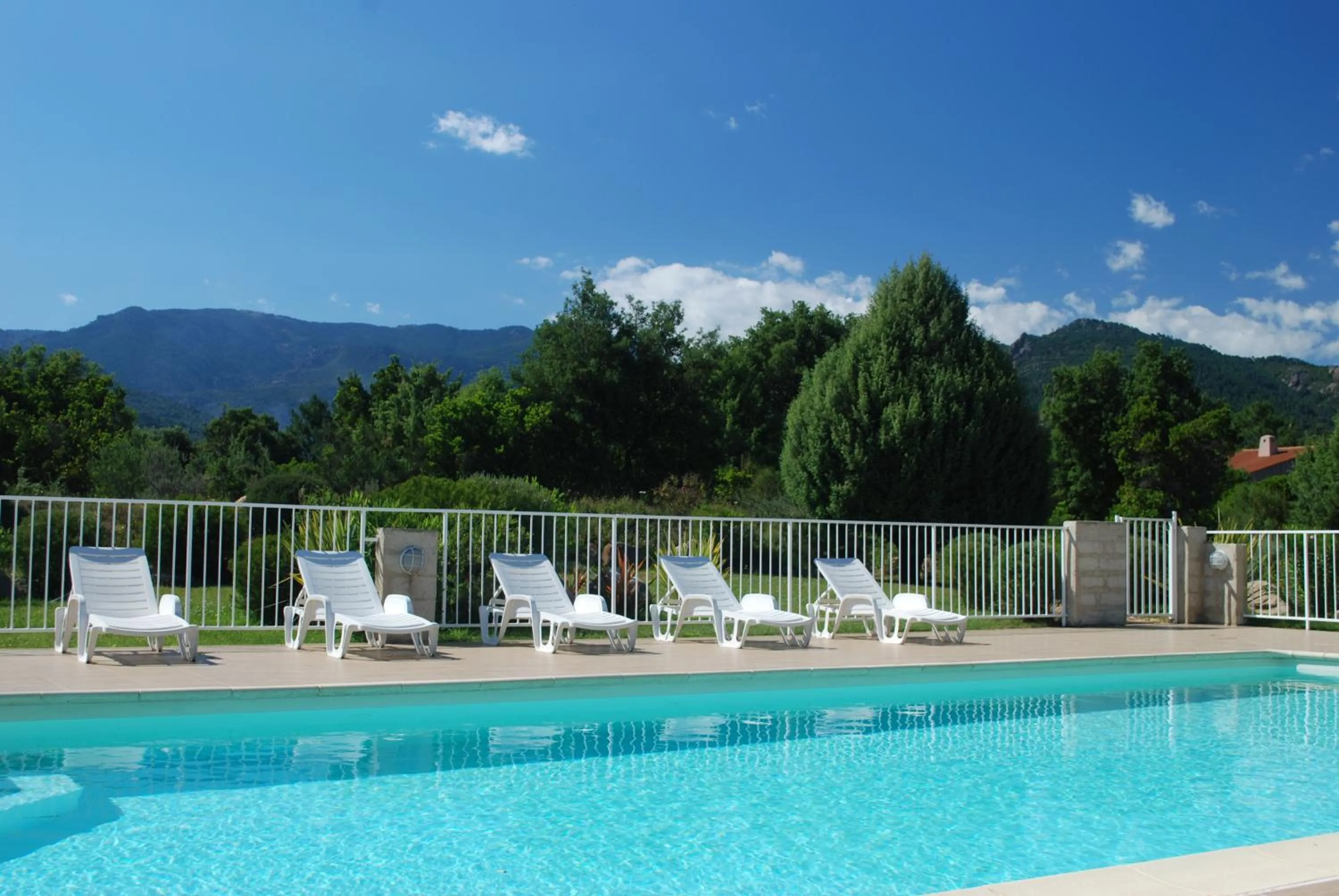 Swimming pool in Residence Riviera