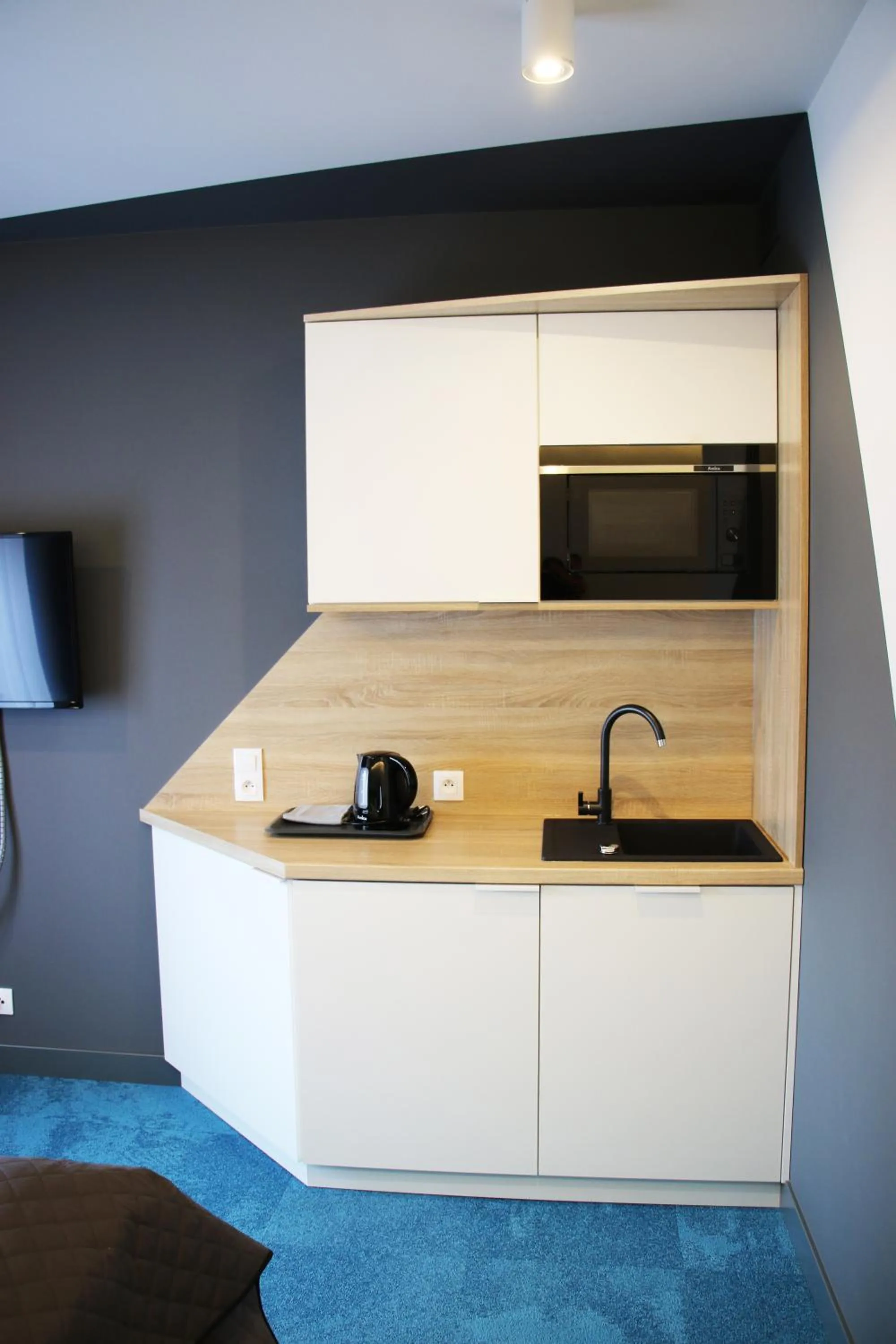 Shower in Lemon Plaza Hotel