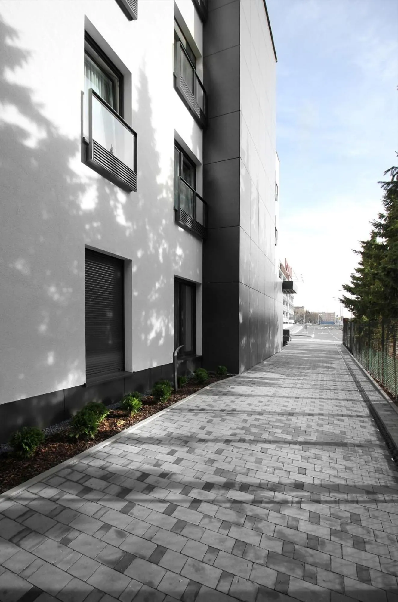 Restaurant/places to eat in Lemon Plaza Hotel