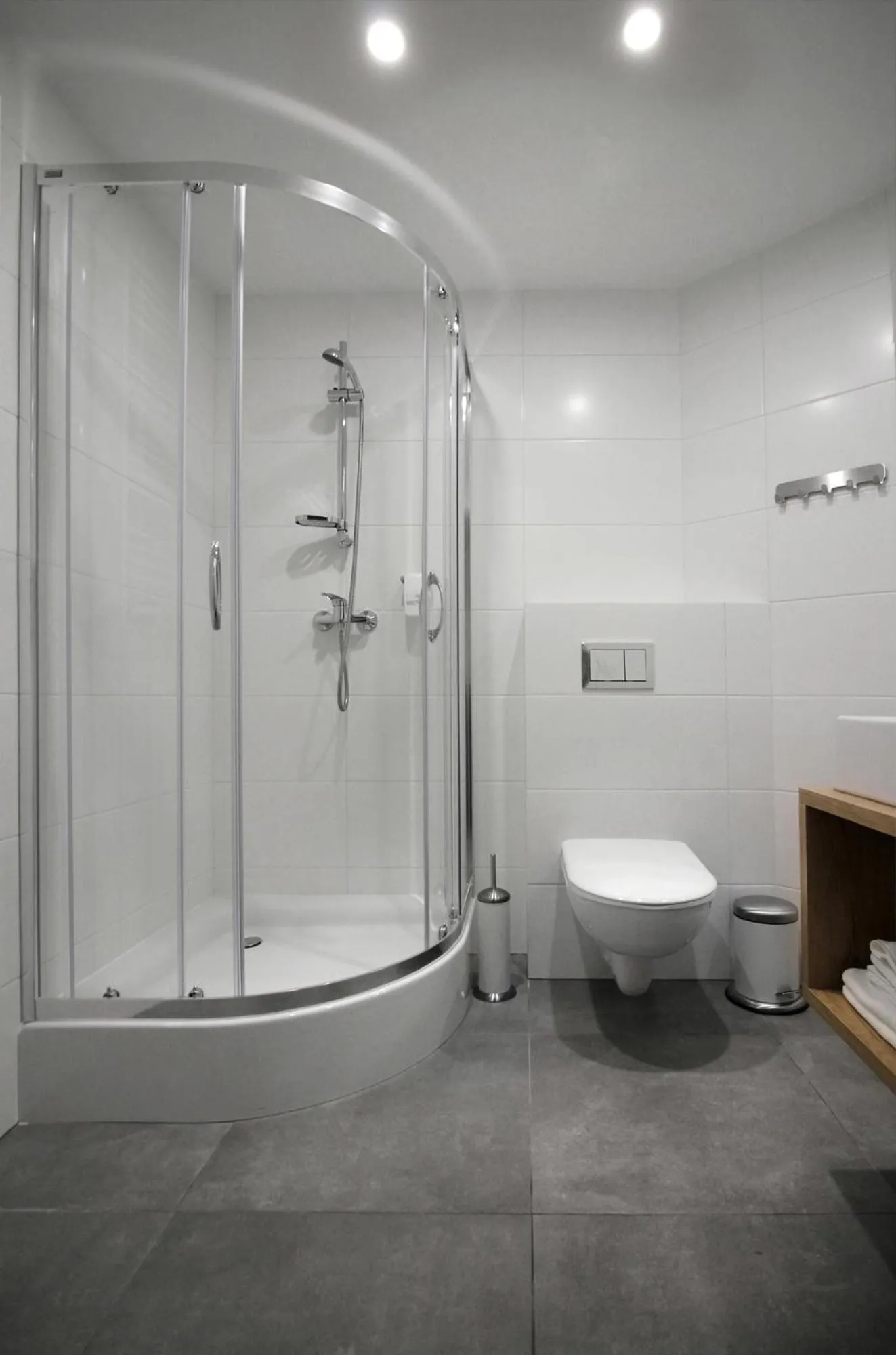 Shower in Lemon Plaza Hotel