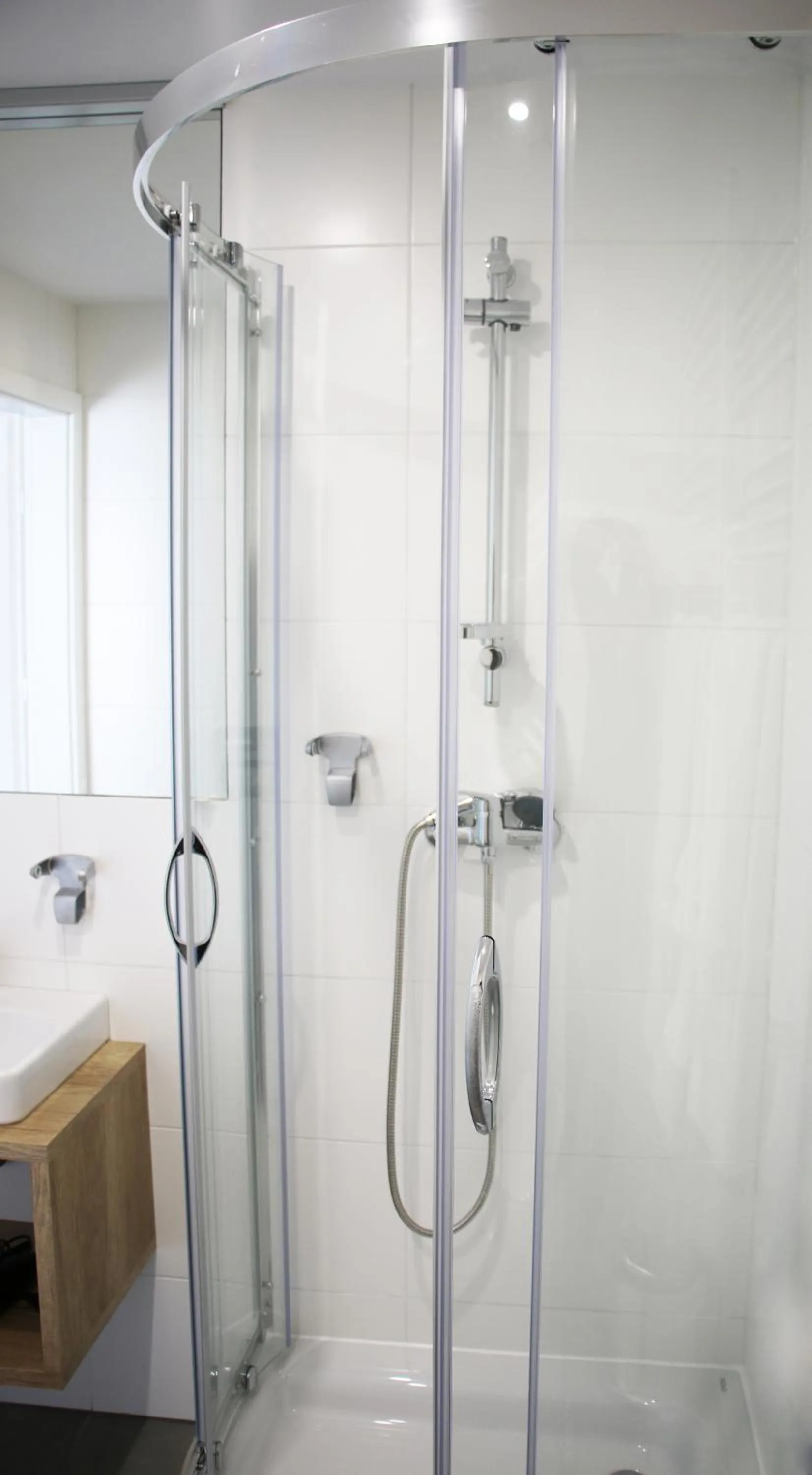 Shower in Lemon Plaza Hotel