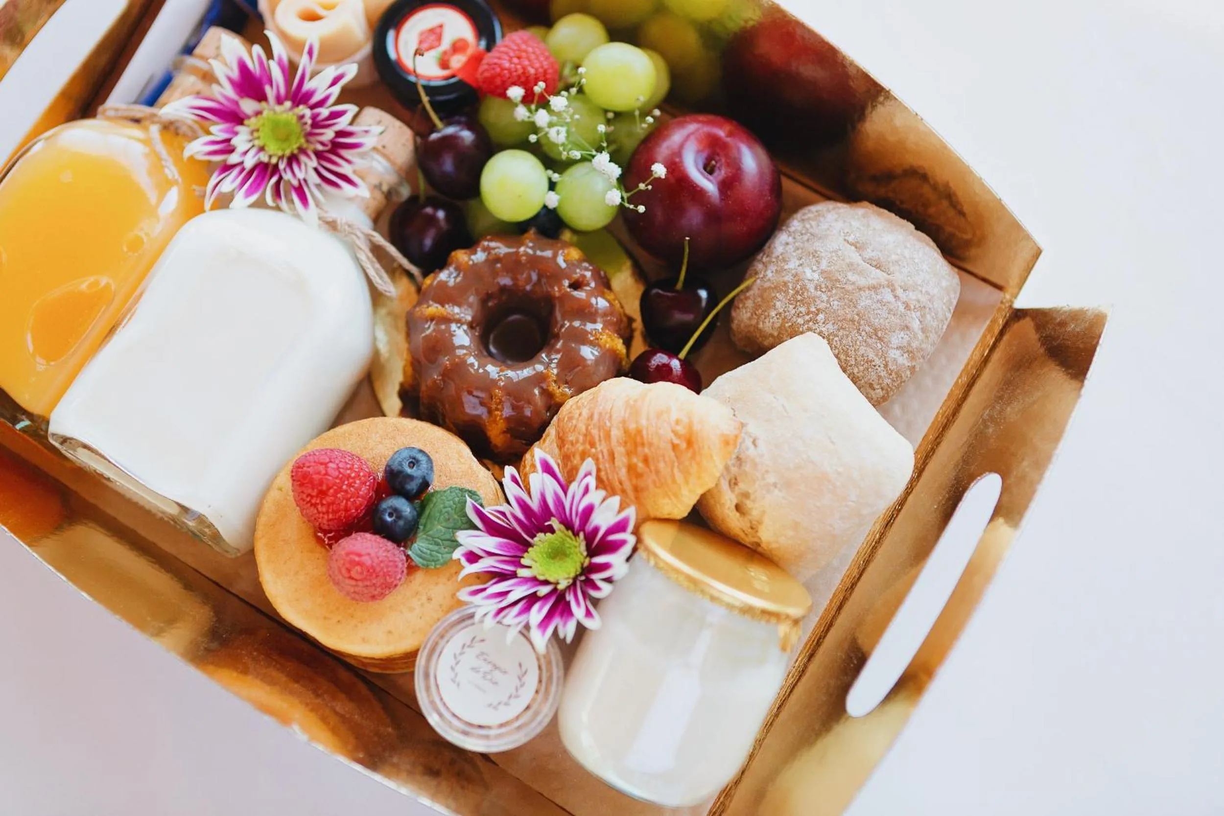 Breakfast in ORM - Camões Apartment
