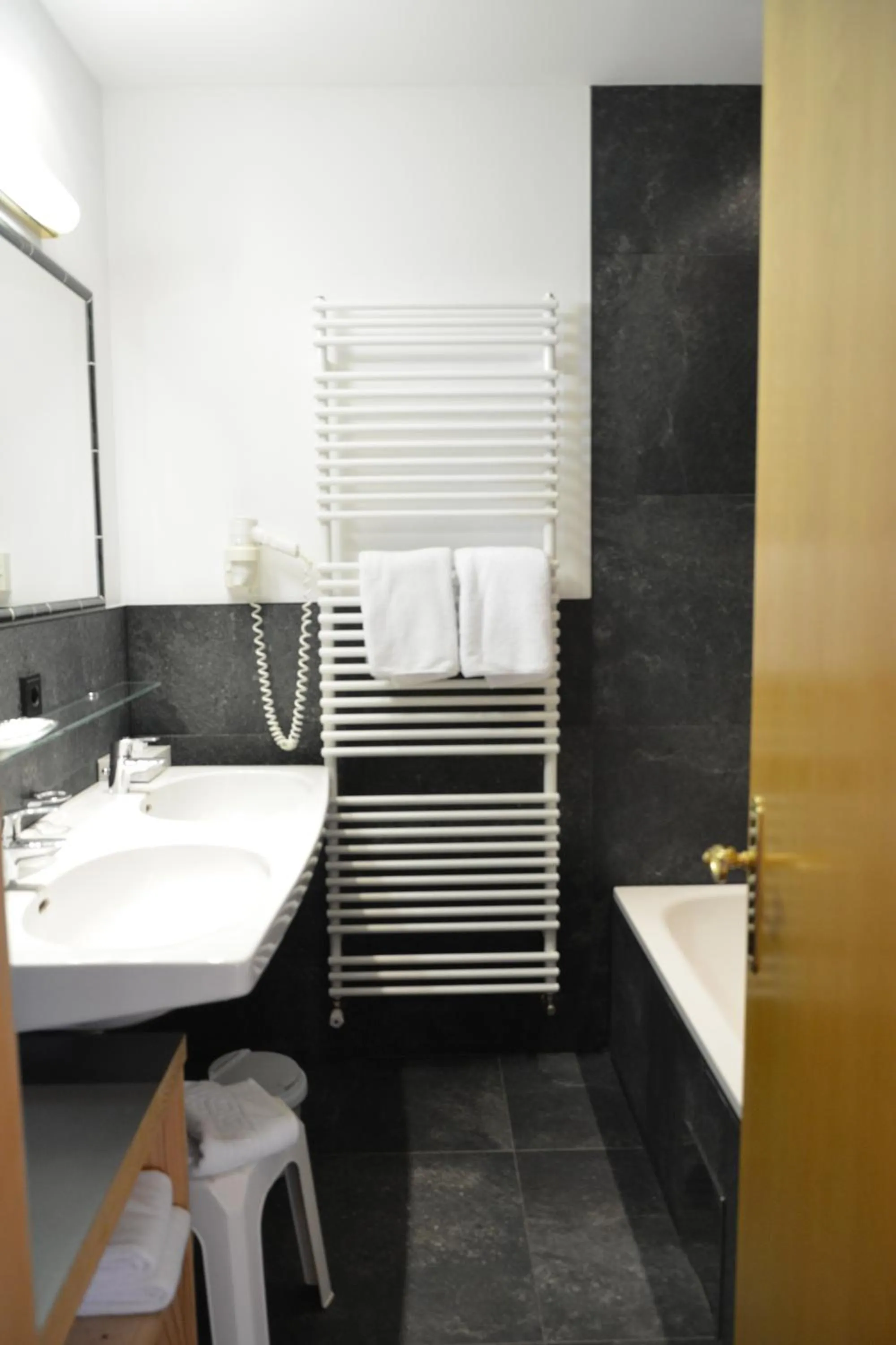 Bathroom in Hotel am Römerweg
