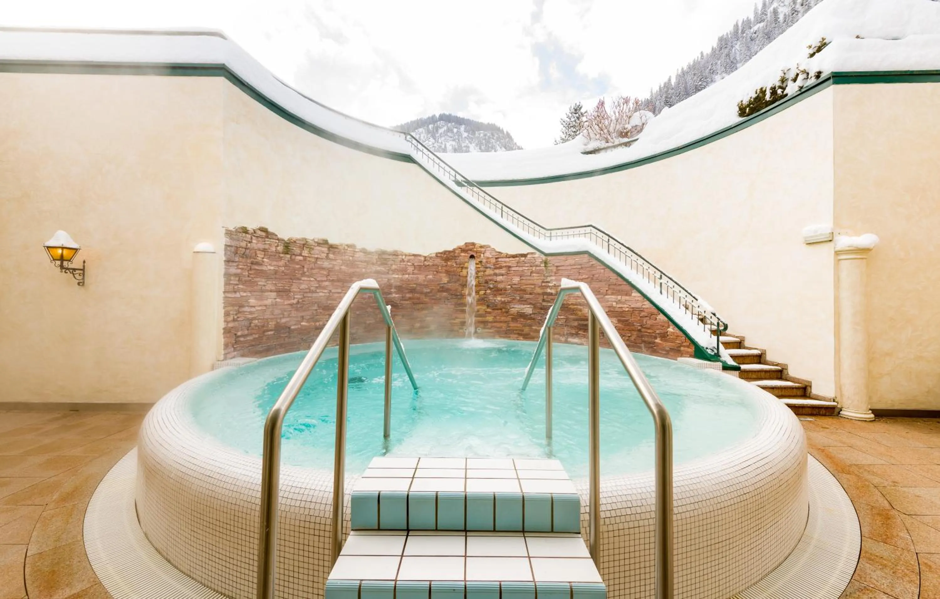 Hot Tub in Wellnesshotel ...liebes Rot-Flüh