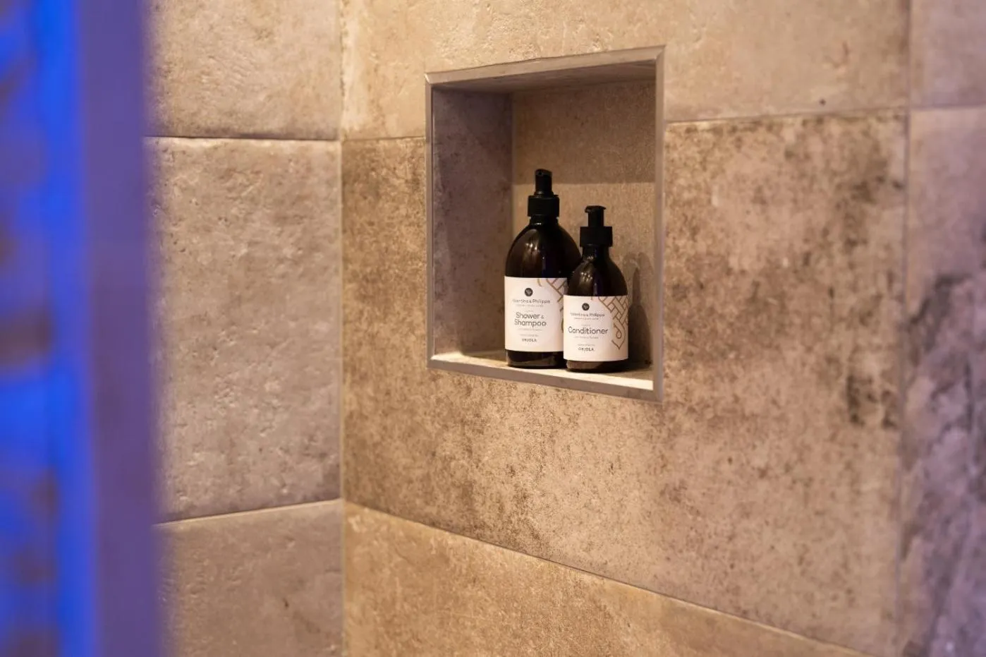 Shower in Wellnesshotel ...liebes Rot-Flüh