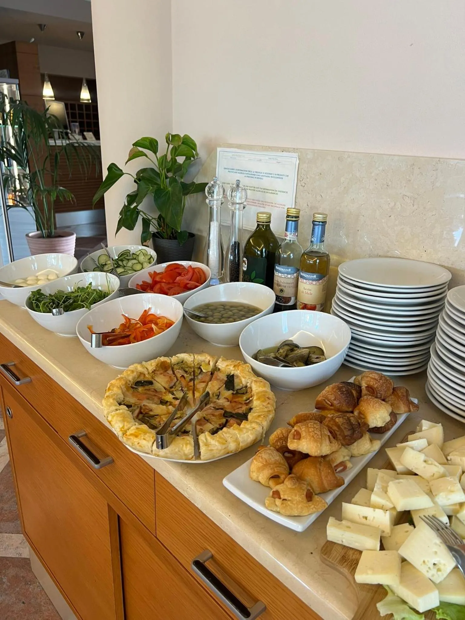 Buffet breakfast in Hotel Villa Olivo Resort 3S