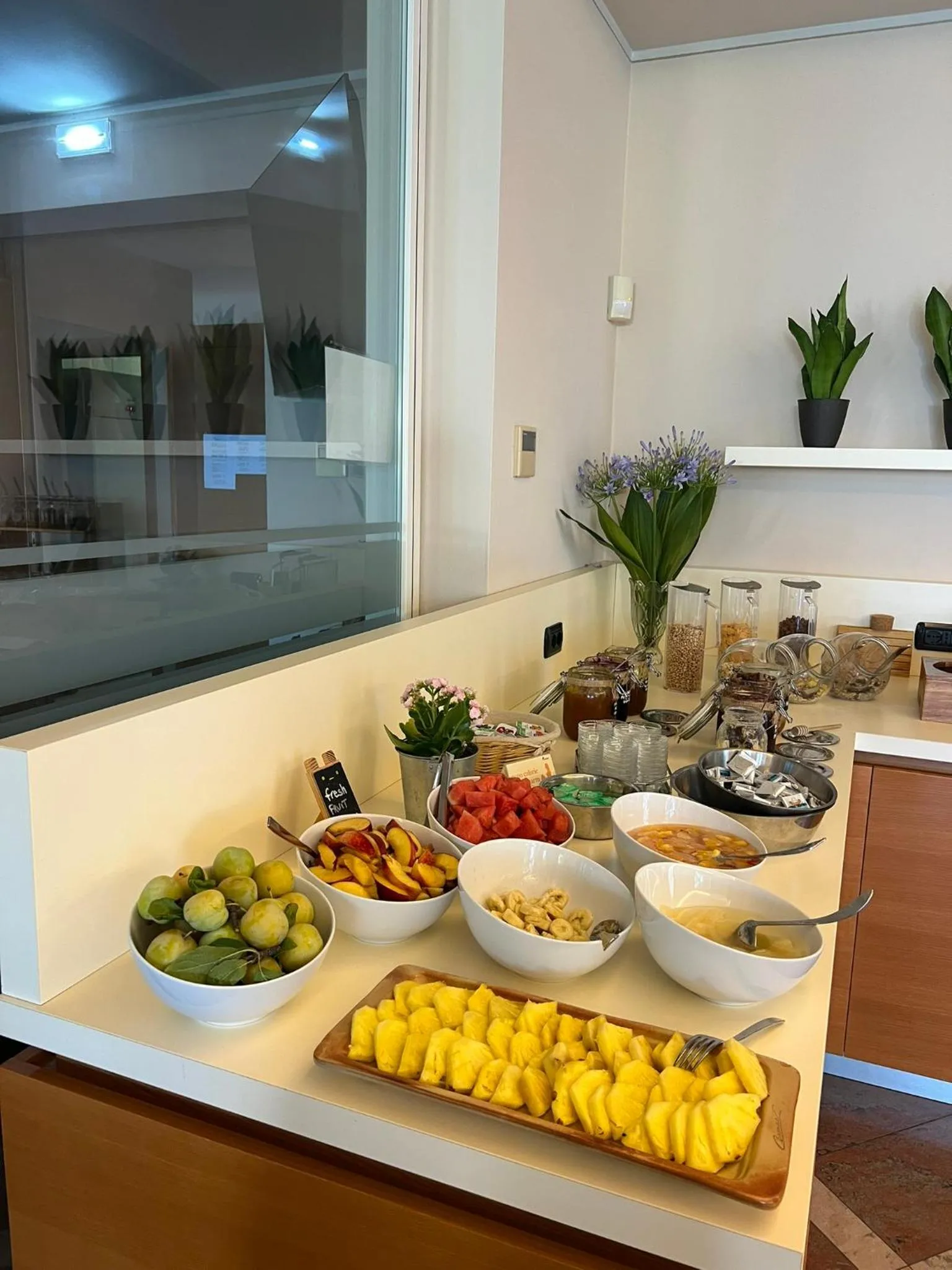 Buffet breakfast in Hotel Villa Olivo Resort 3S