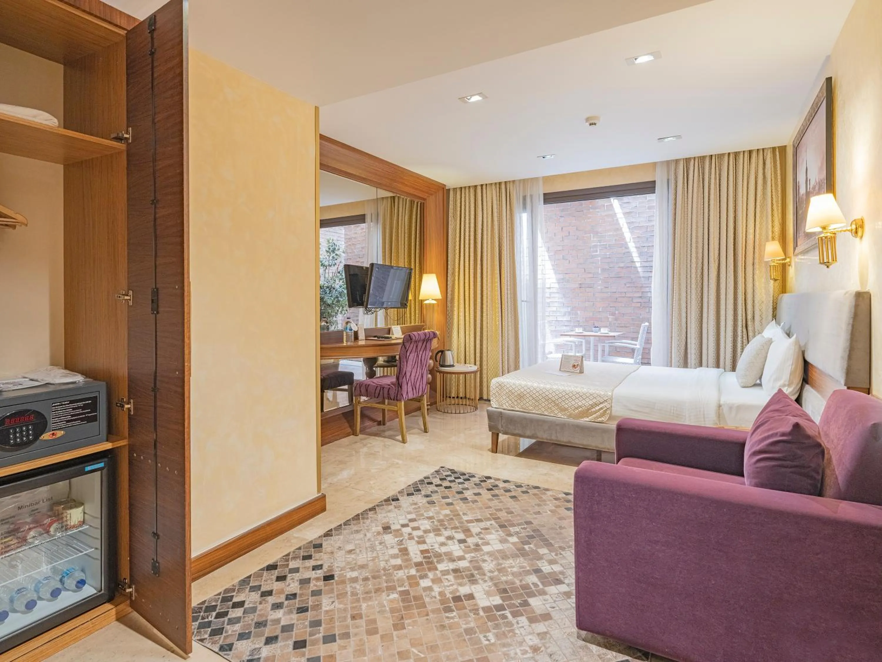 Living room, Bed in Nowy Efendi Hotel - Special Category