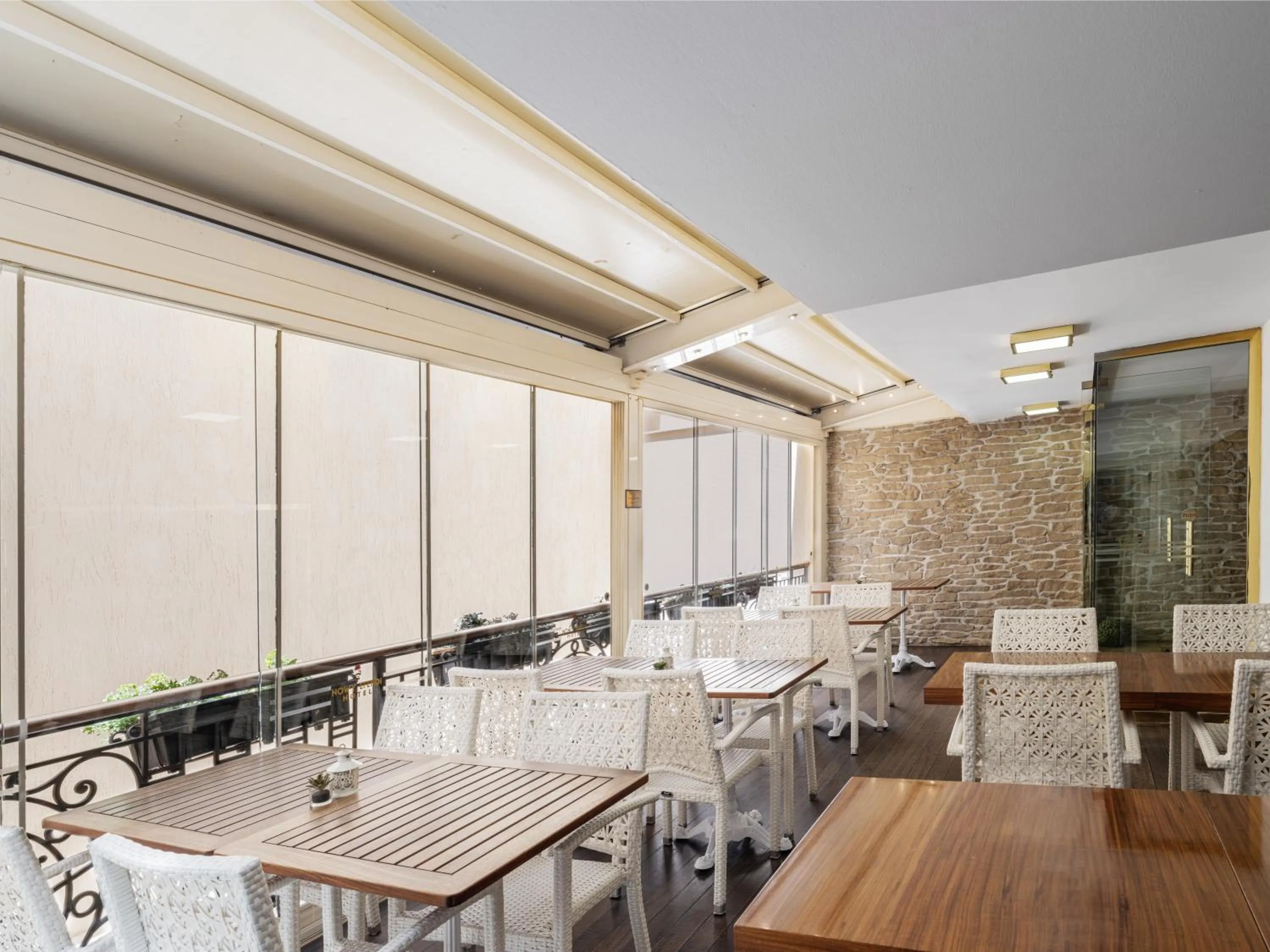 Restaurant/places to eat in Nowy Efendi Hotel - Special Category