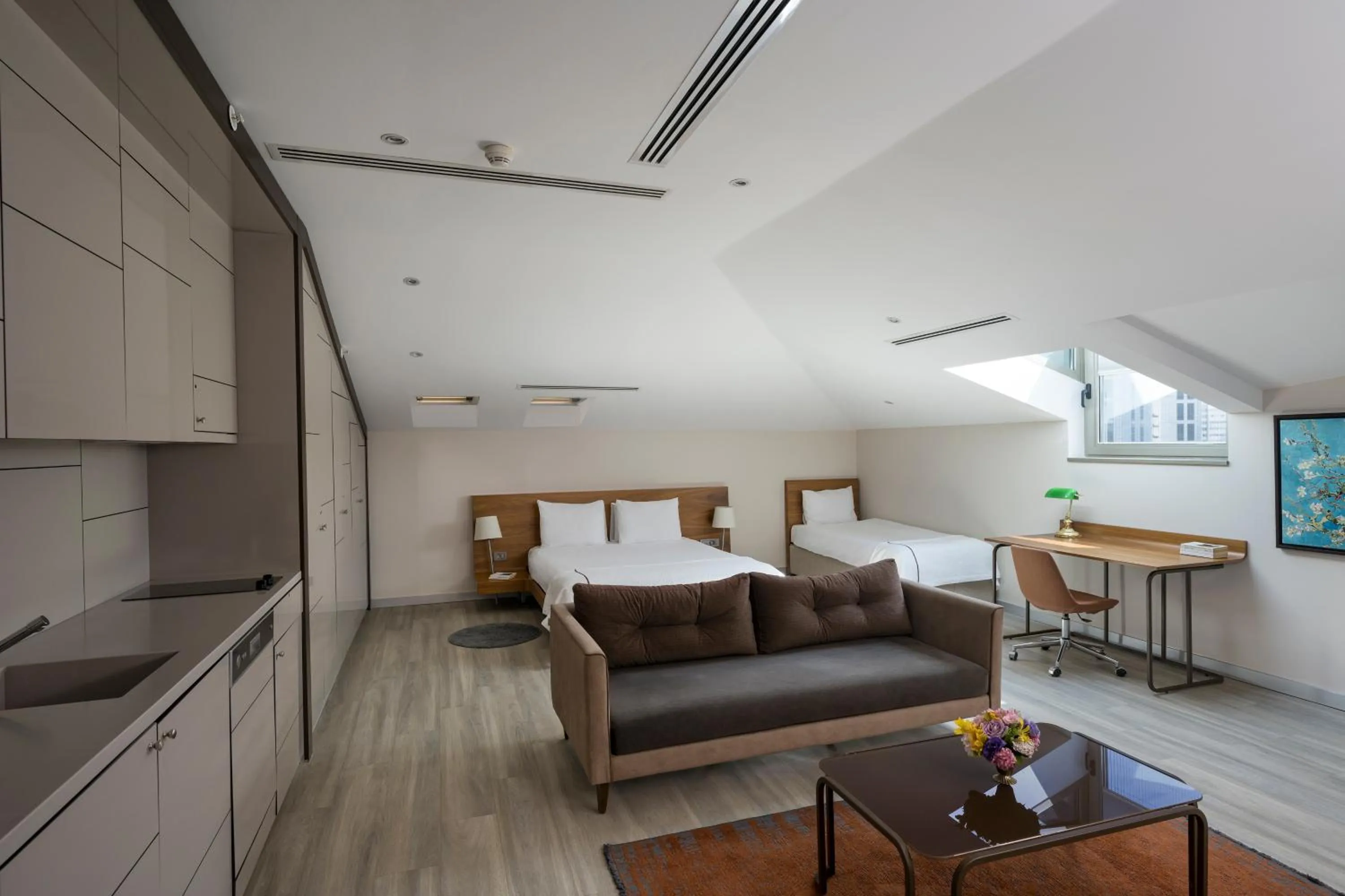 Living room in Upsuites Hotel