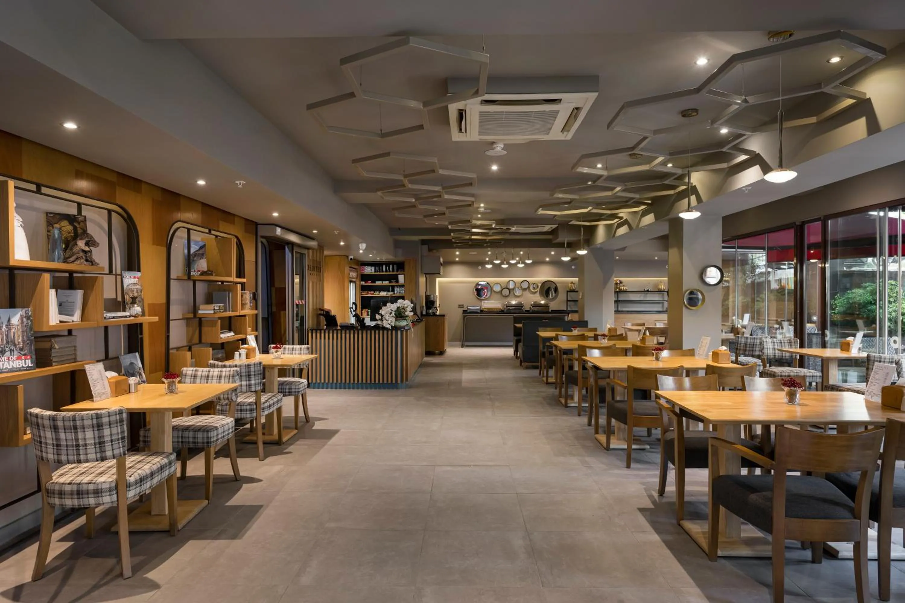 Lobby or reception in Upsuites Hotel